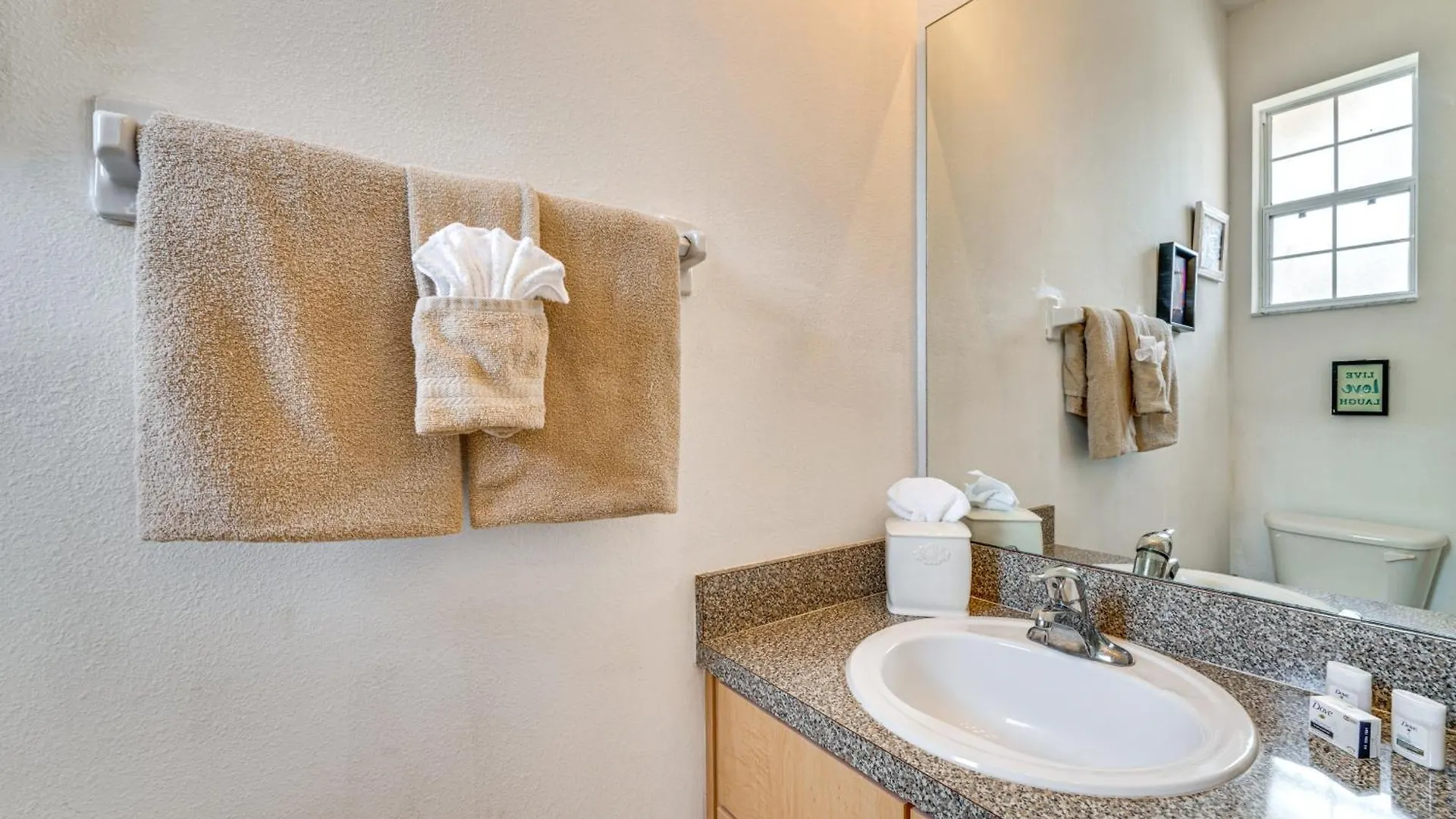 Townhome With Lanai And Pool Access About 10 Mi To Disney!