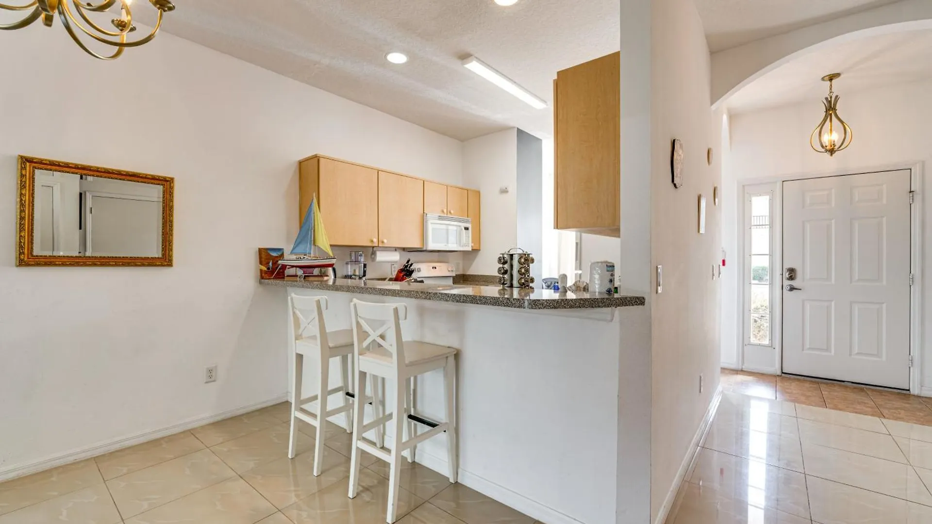 Townhome With Lanai And Pool Access About 10 Mi To Disney! *