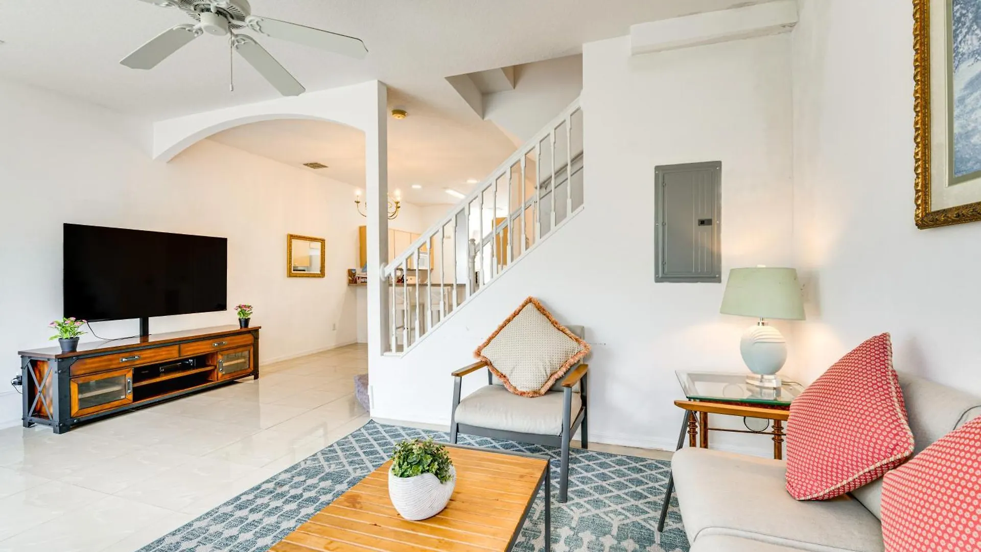 Townhome With Lanai And Pool Access About 10 Mi To Disney! Holiday home *