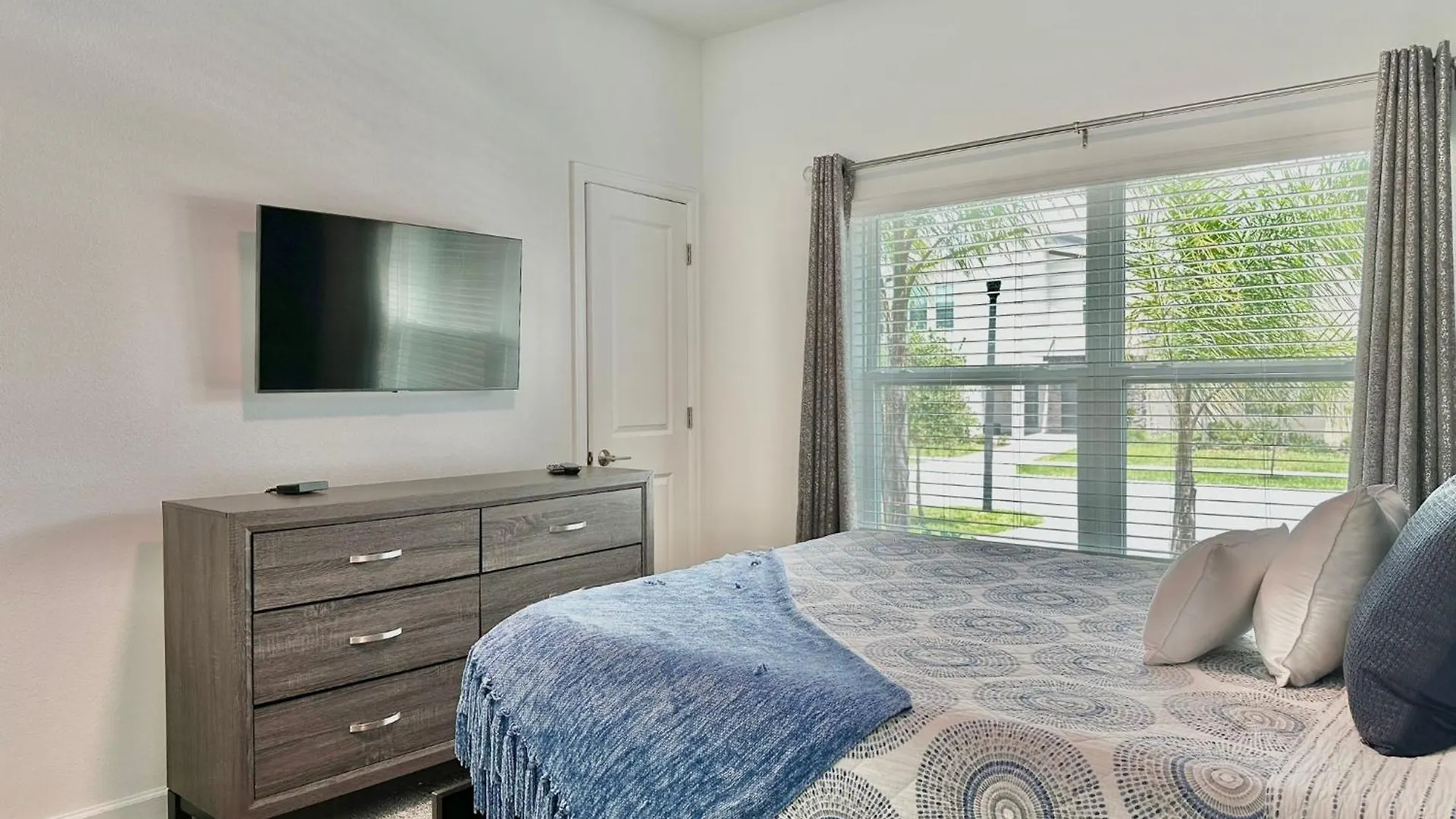 Luxury 4 Bedroom 3 Bath Pool 237