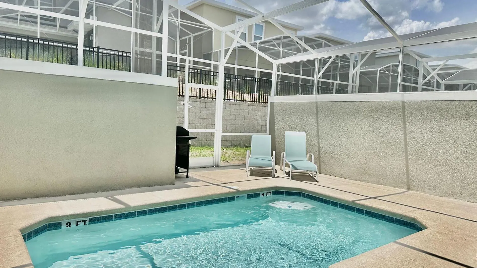 Luxury 4 Bedroom 3 Bath Pool 237 Holiday home
