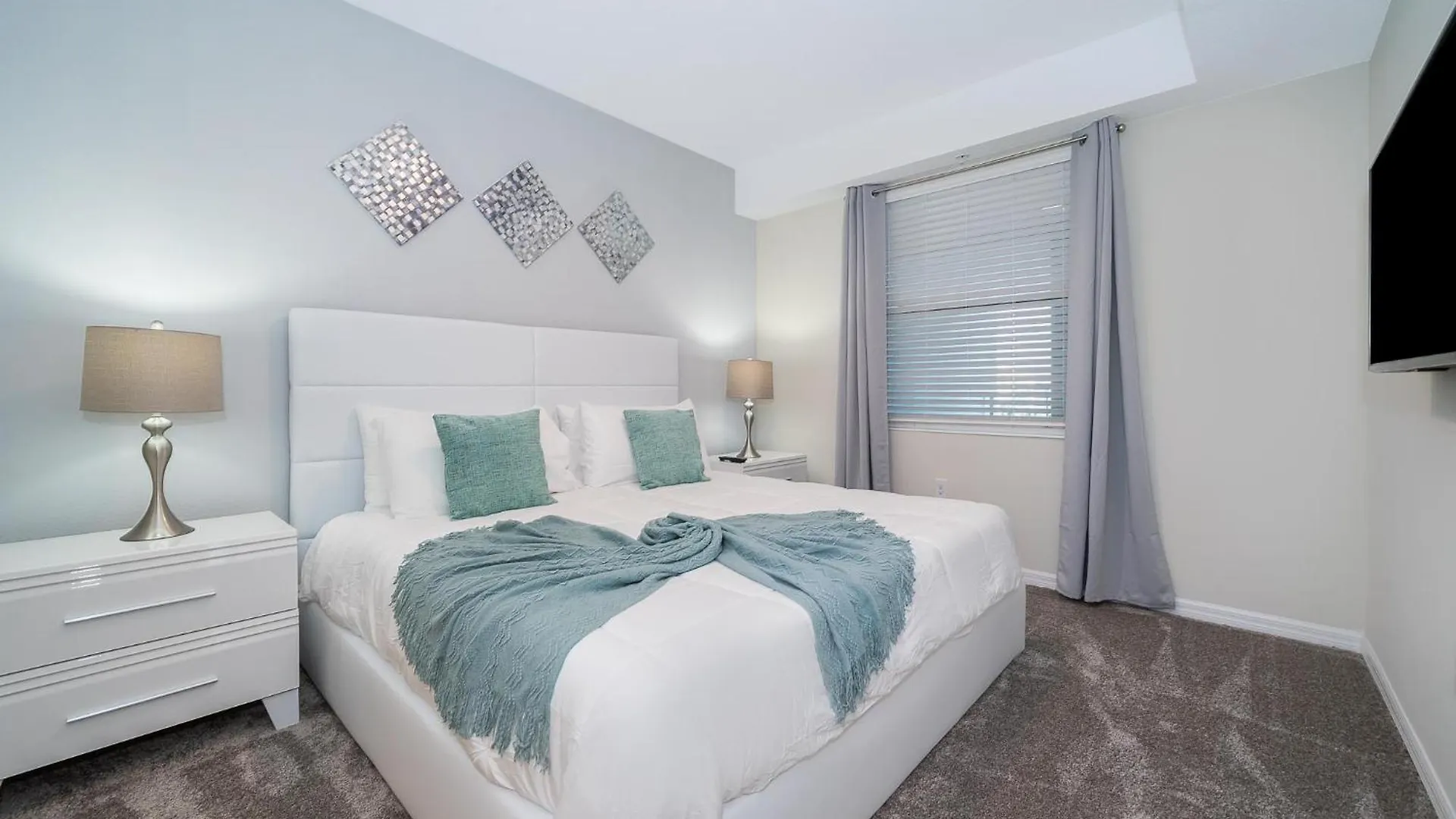 3151-307be Storey Lake, 2/2 View