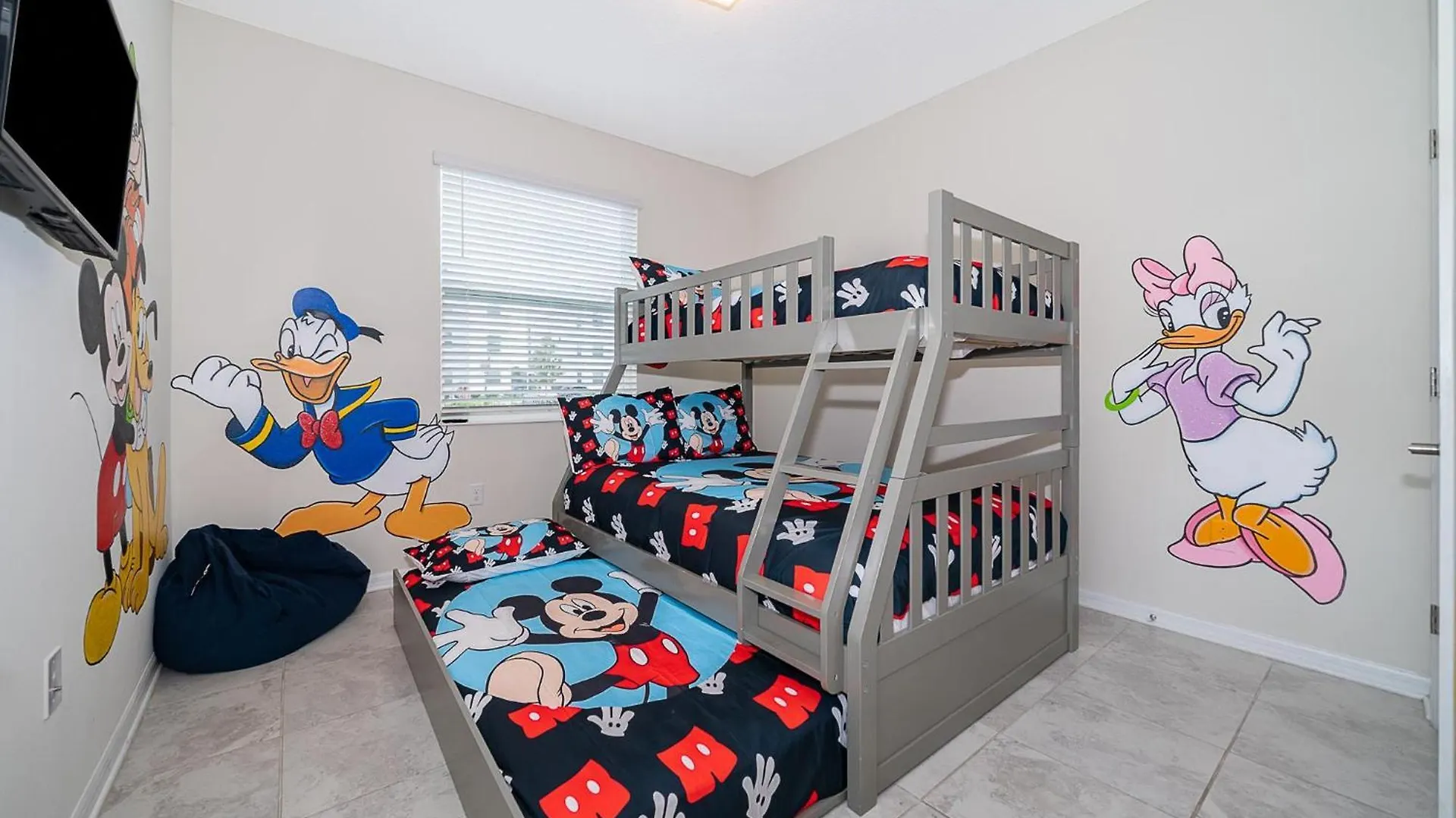 3180-108kr Storey Lake, 3/2 Garden View *