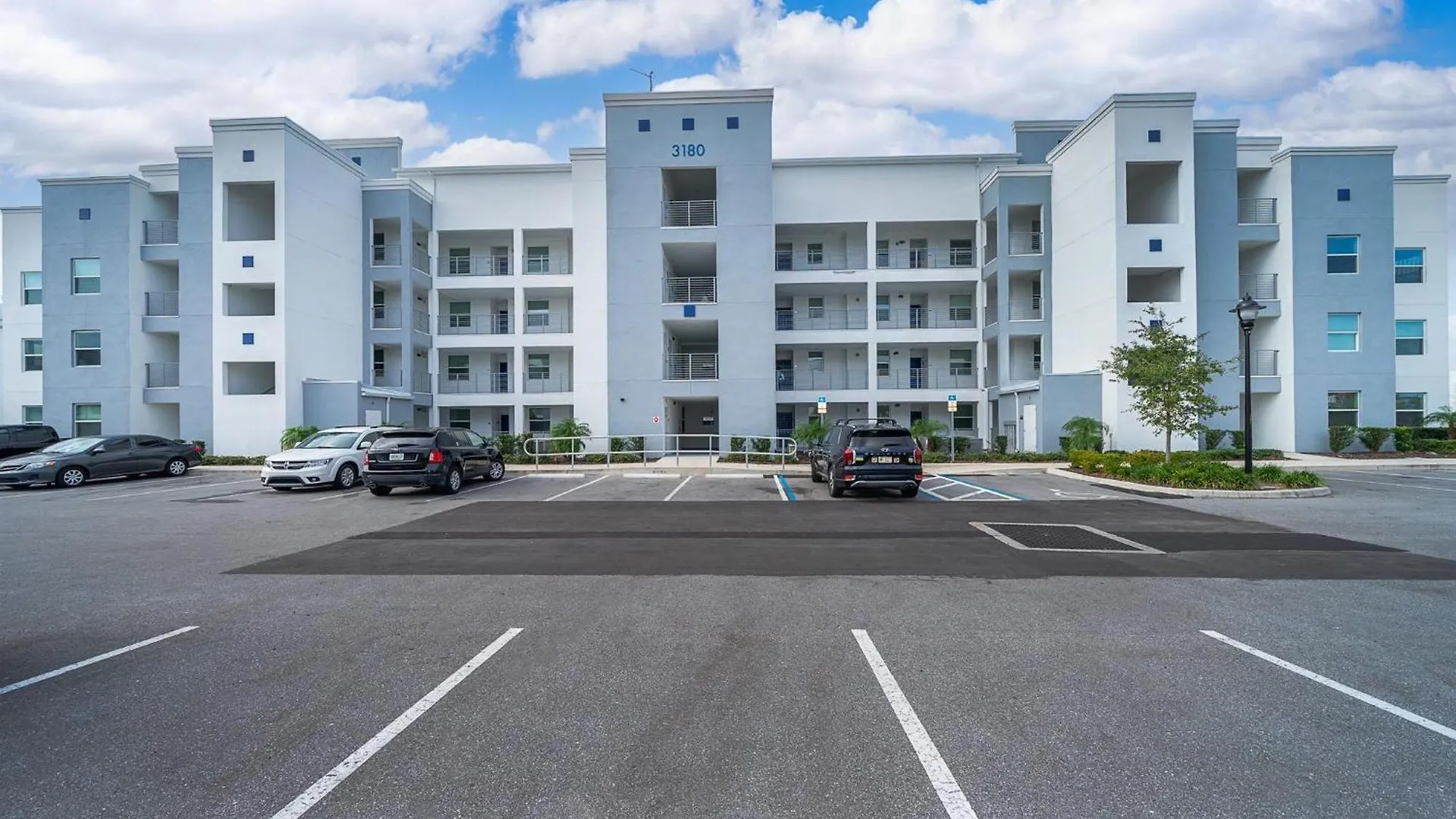 3180-108kr Storey Lake, 3/2 Garden View * Kissimmee