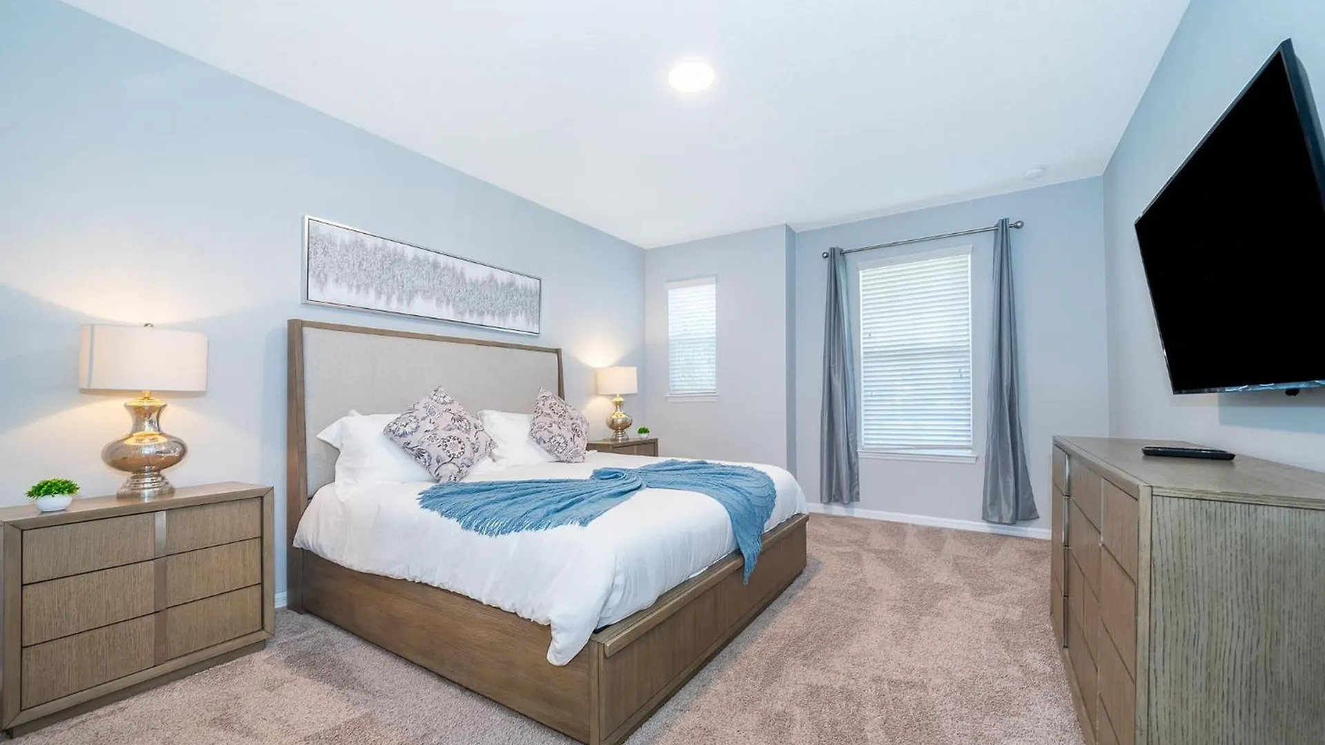 1737ia 5 Bed/5 Ba *