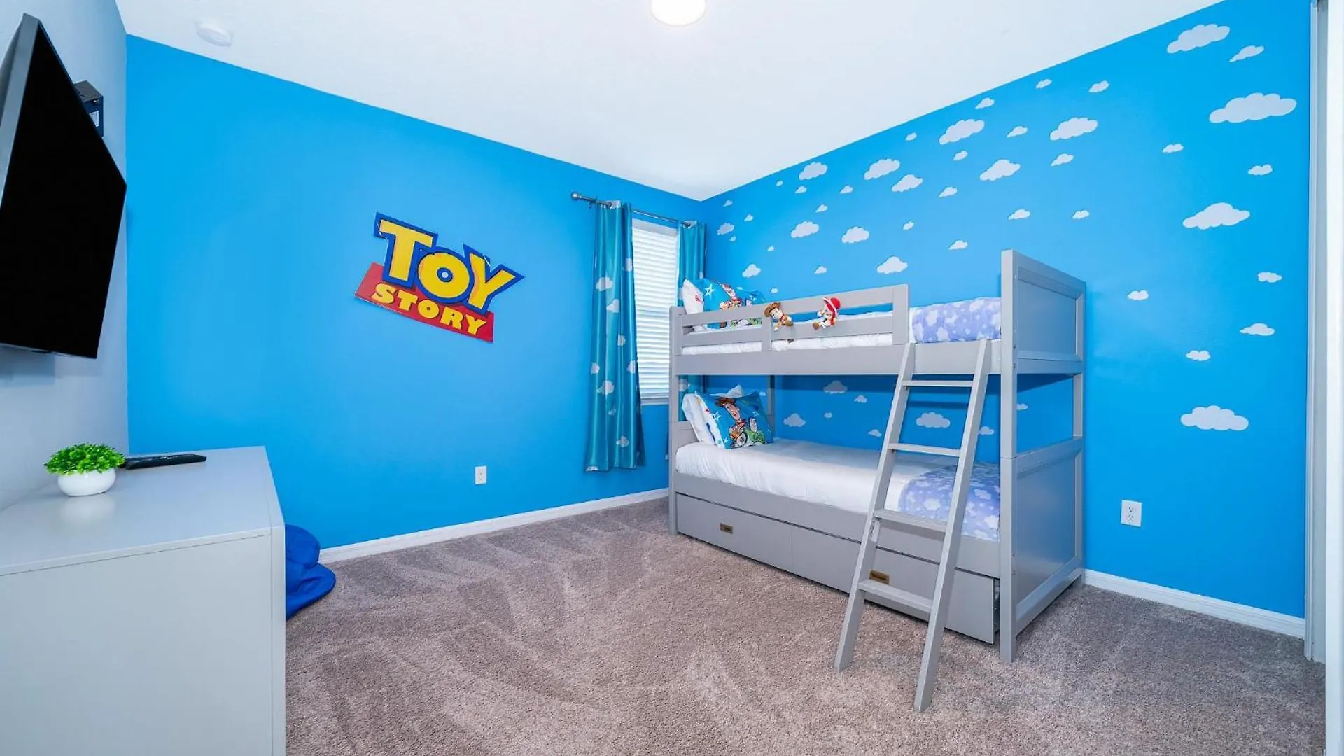 1737ia 5 Bed/5 Ba