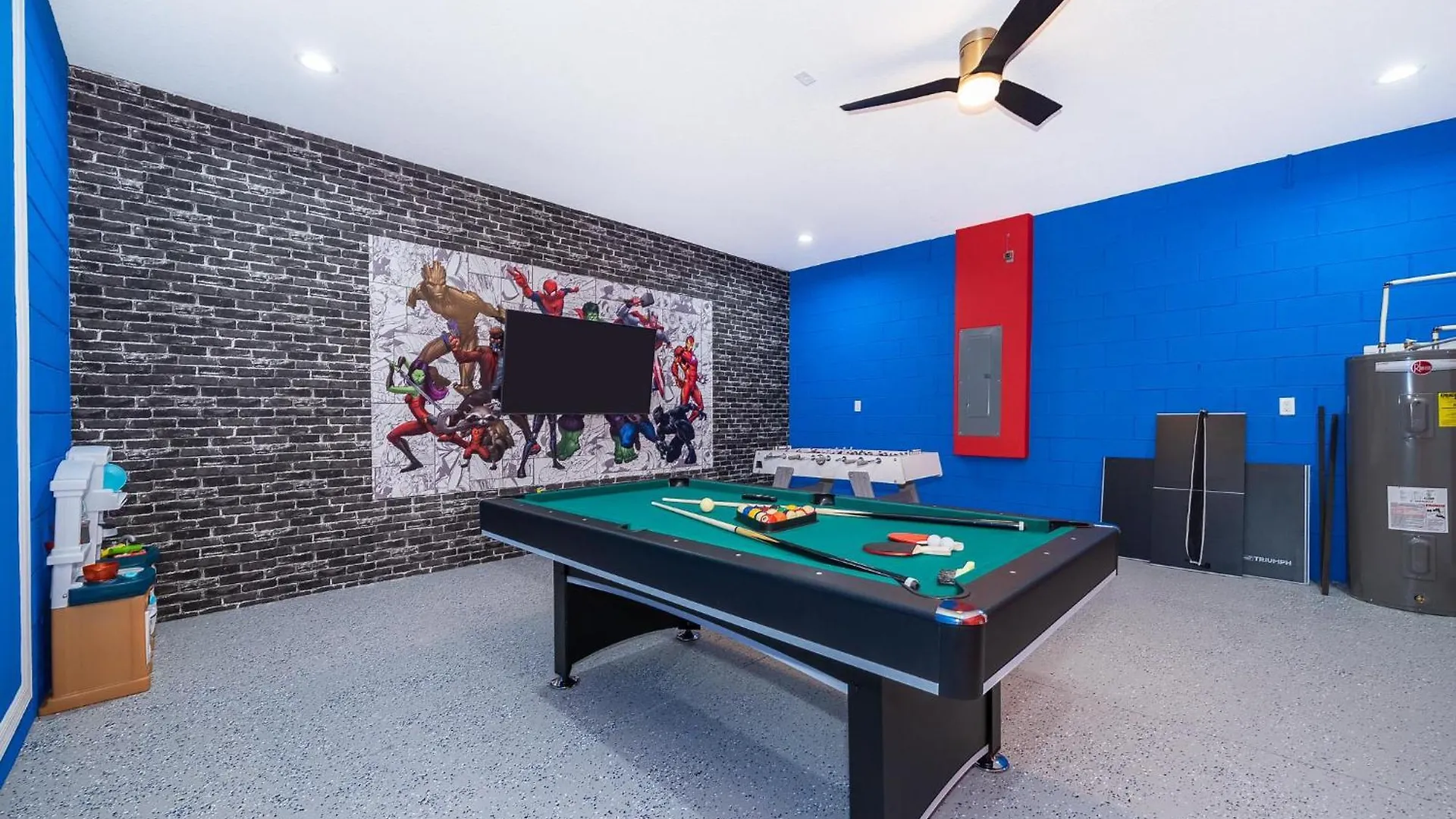 1737ia 5 Bed/5 Ba *