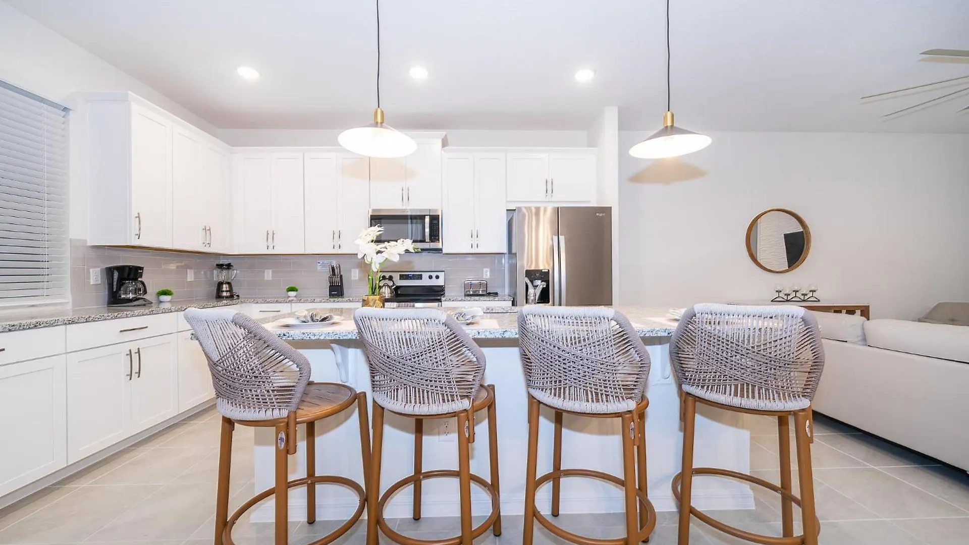 1852io Townhouse 4 Bed/4.5 Ba *