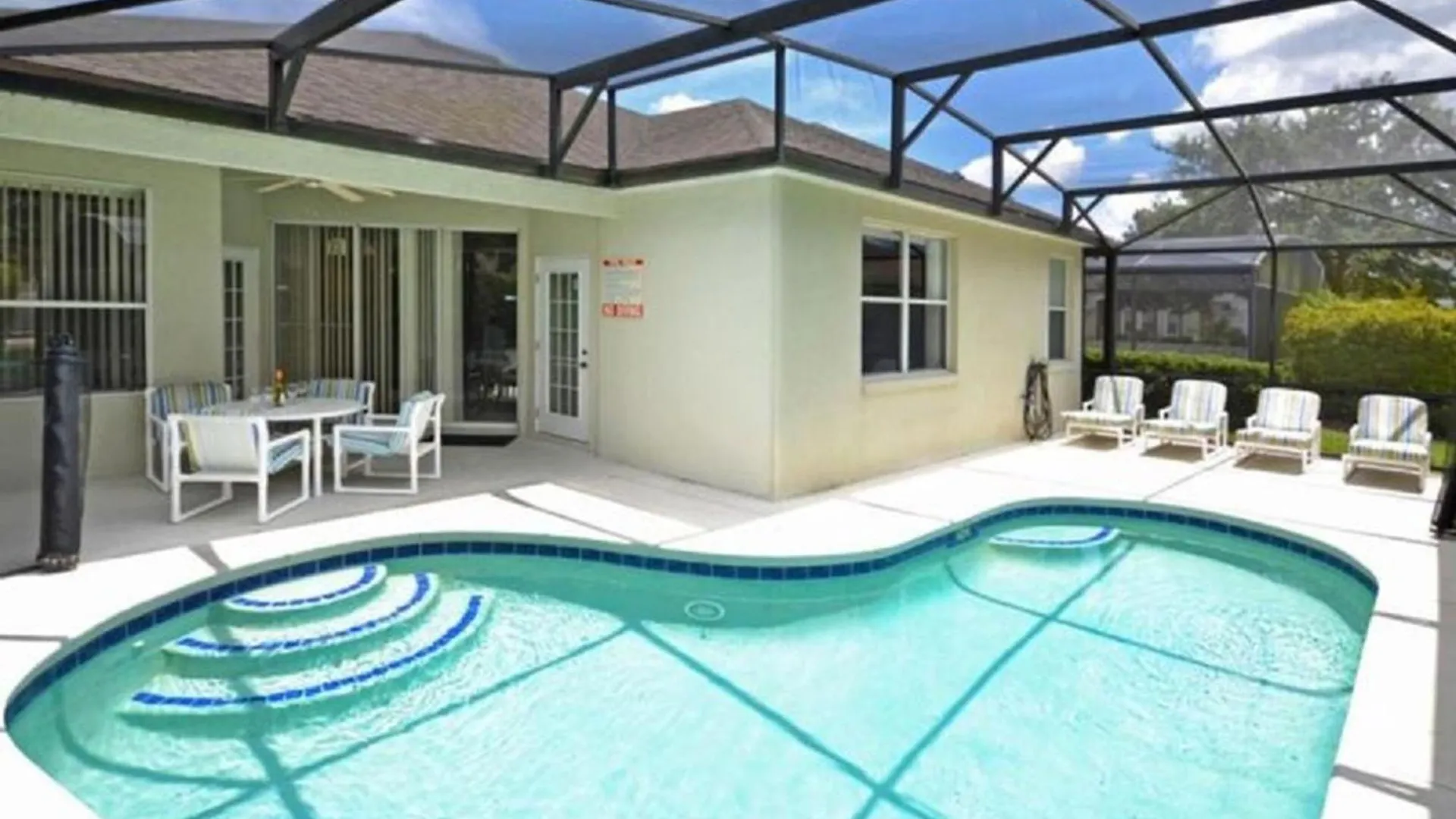 3 Bedroom Budget With Private Pool *