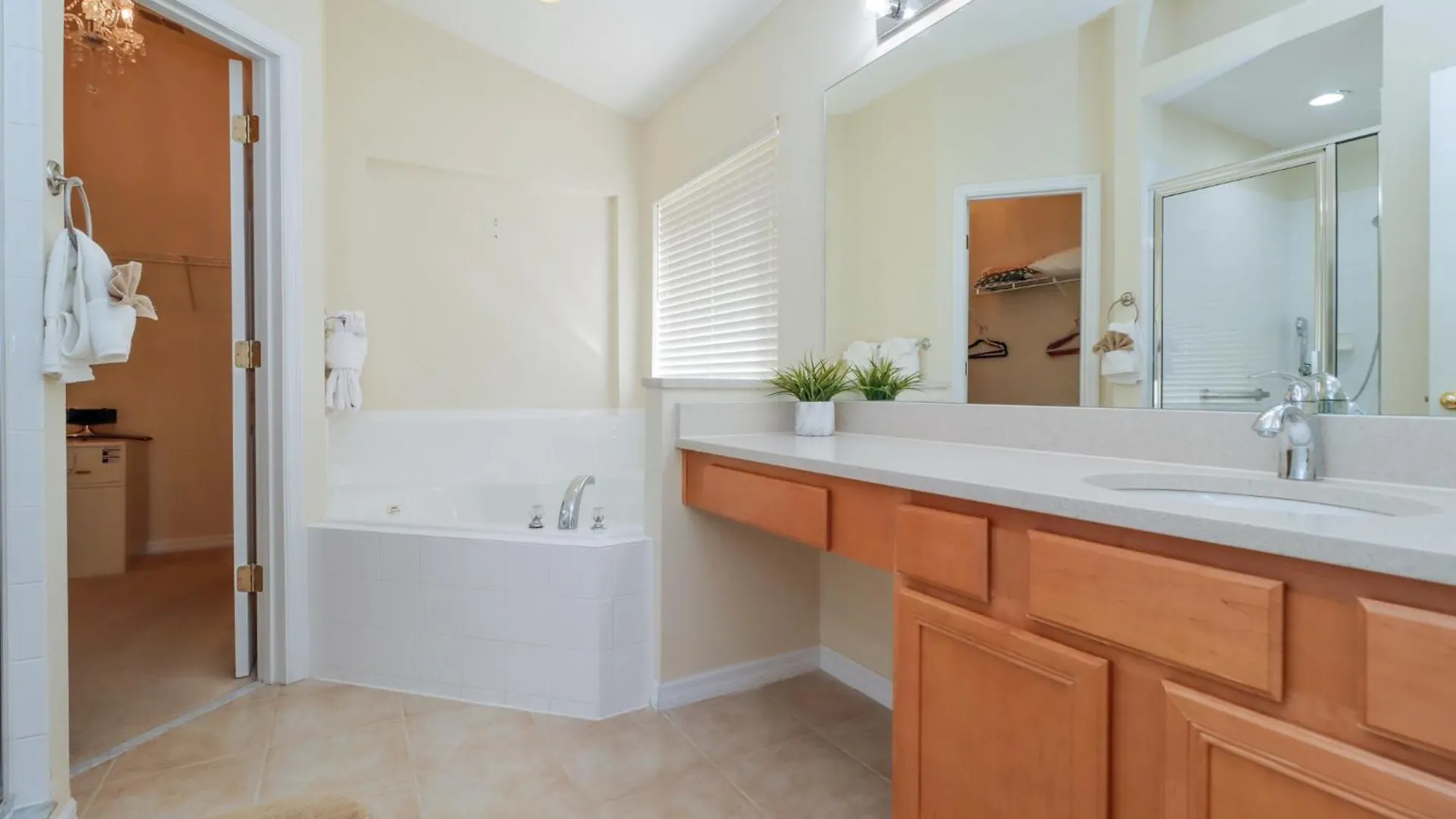 Emerald Isle Lakeside Haven At Ellis Exclusive
