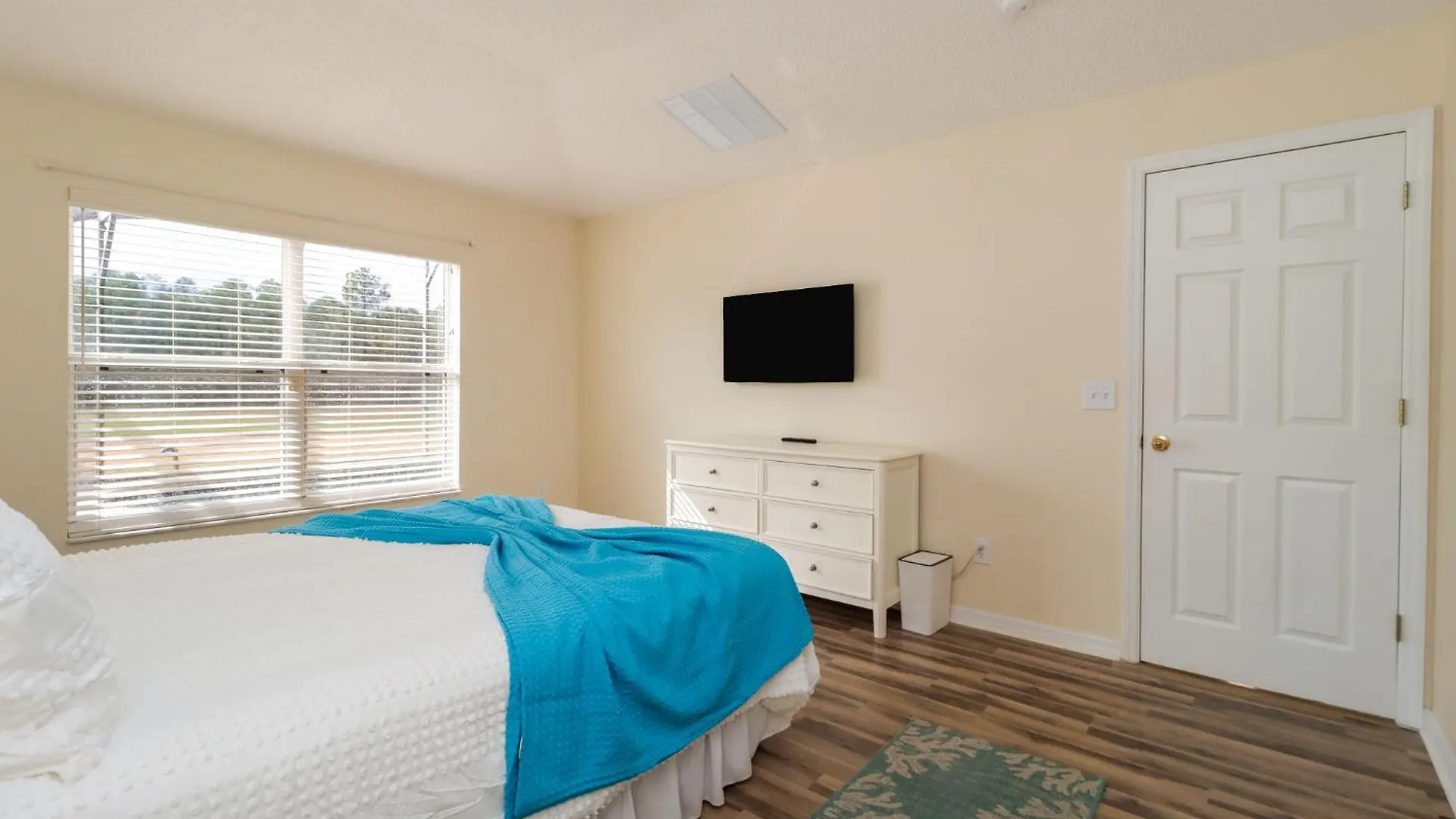 Emerald Isle Lakeside Haven At Ellis Exclusive Holiday home