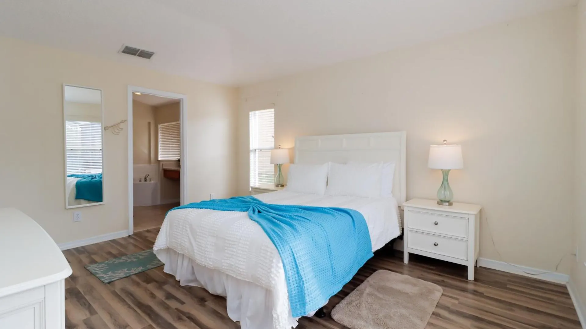 Emerald Isle Lakeside Haven At Ellis Exclusive Holiday home *