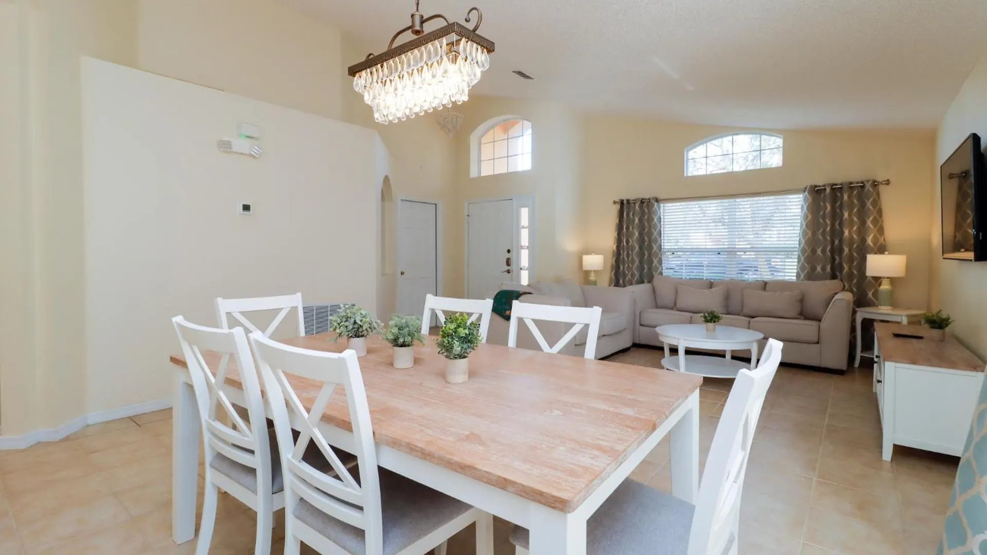 Emerald Isle Lakeside Haven At Ellis Exclusive Holiday home *