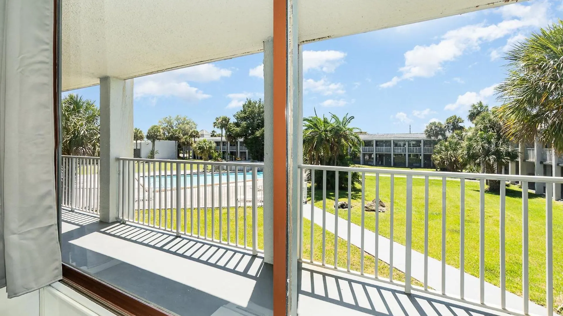 Holiday home Charming Suite: Smart Tv, Modern Amenities & Pool Access