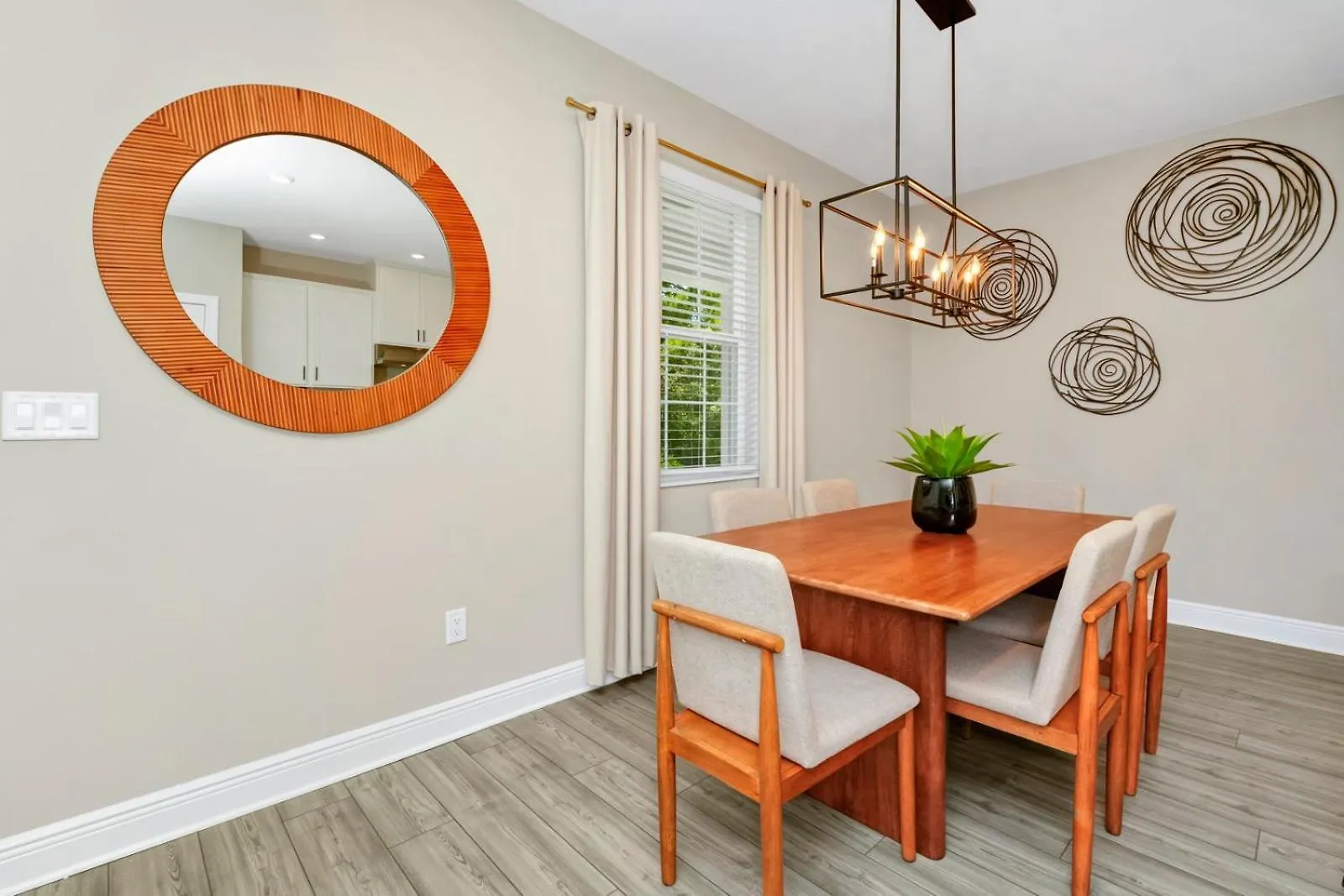 Inviting Near With Encore Access By Rentyl - 7792sw *