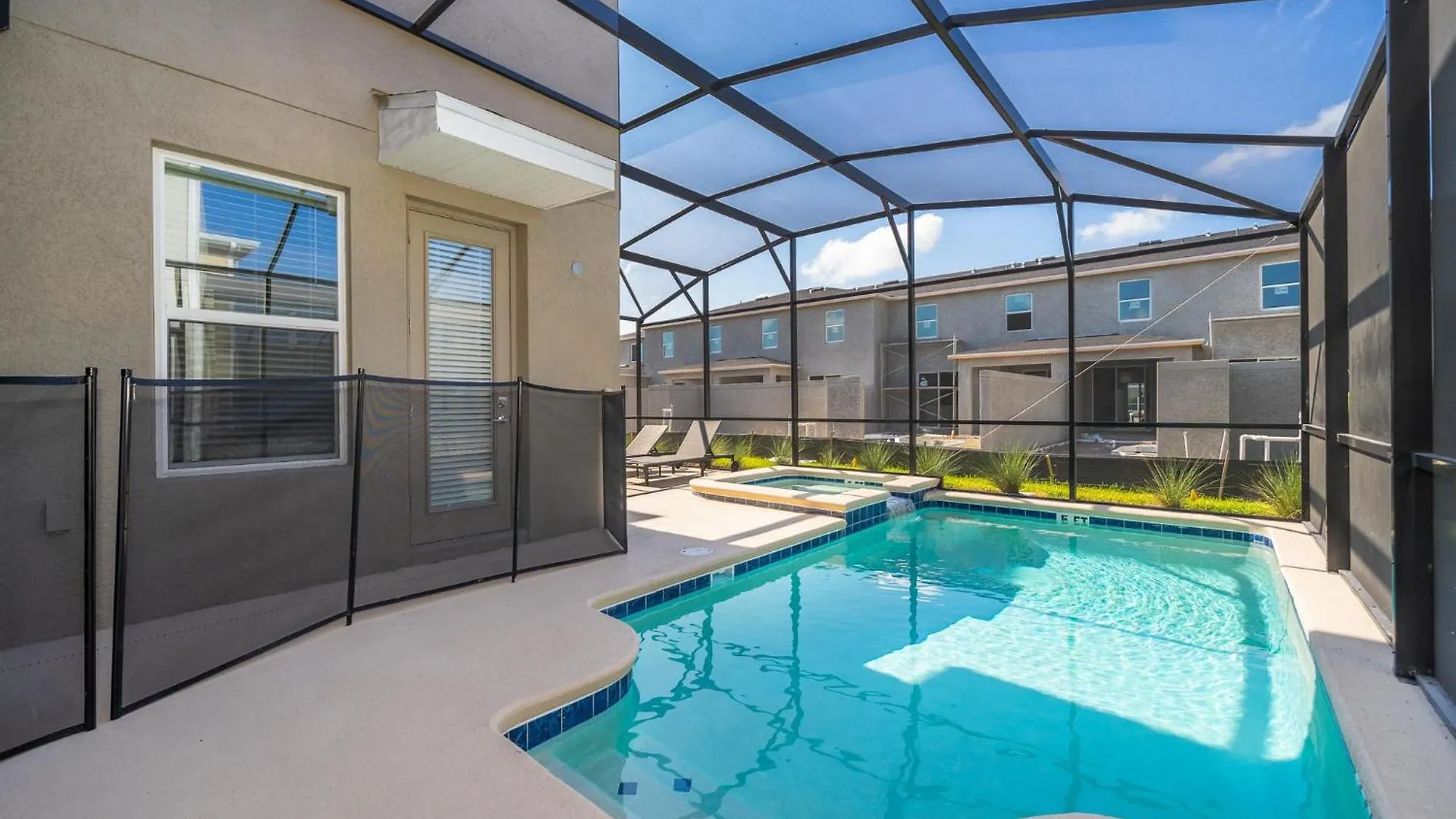 4338je 5 Bed/5 Ba *