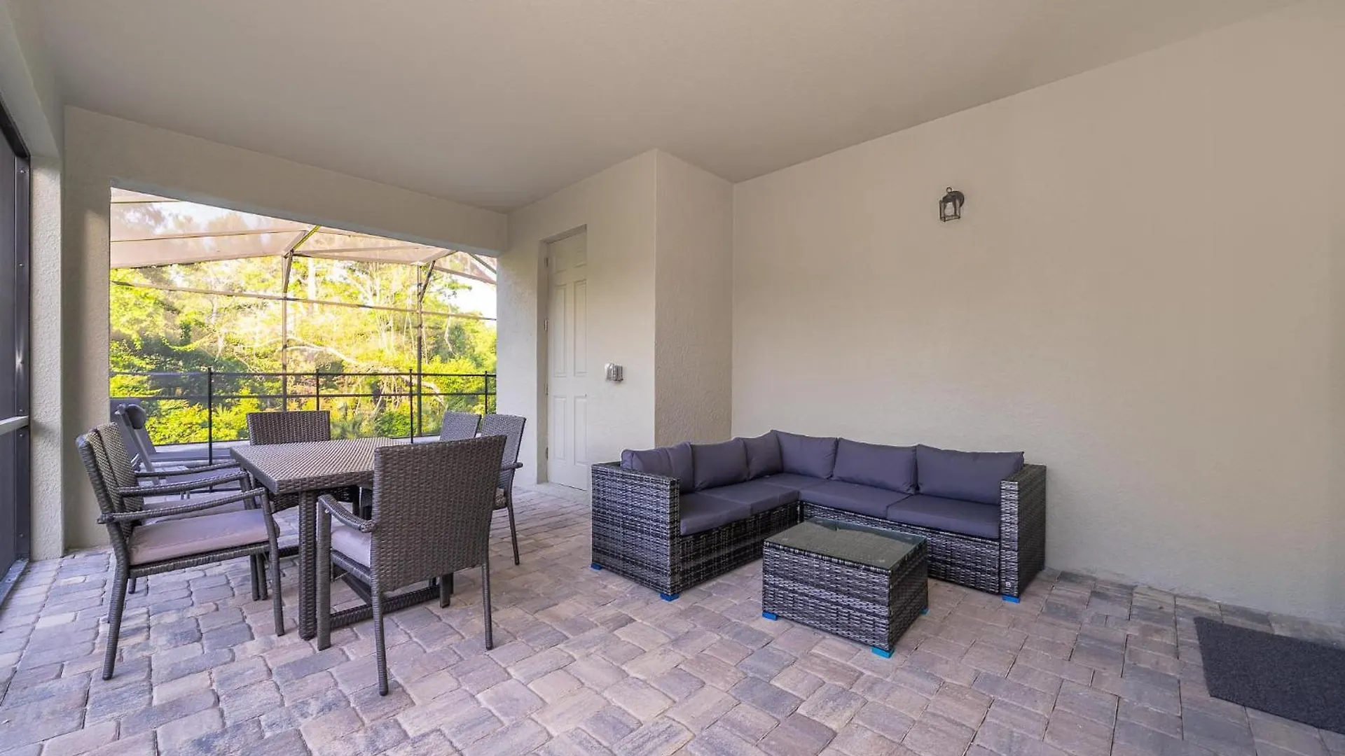 2040ma 7 Bed/6.5 Ba