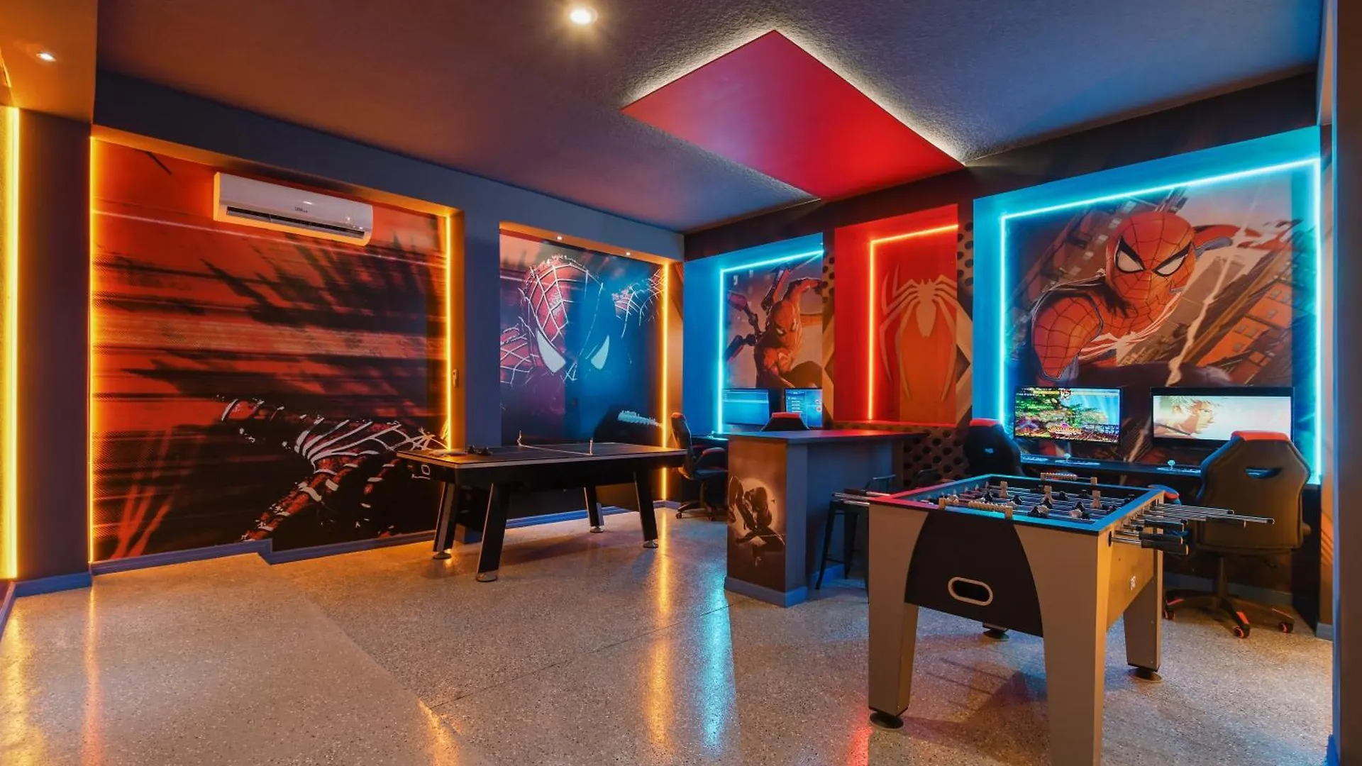 Luxury 12br W/ Pool & Near Holiday home *
