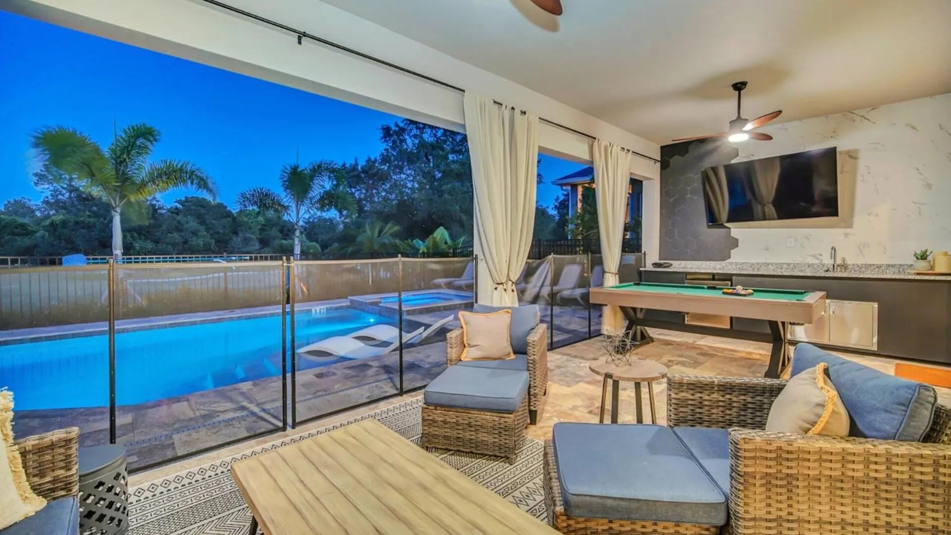 Charming 10-bedroom Oasis In Orlando6615 Villa