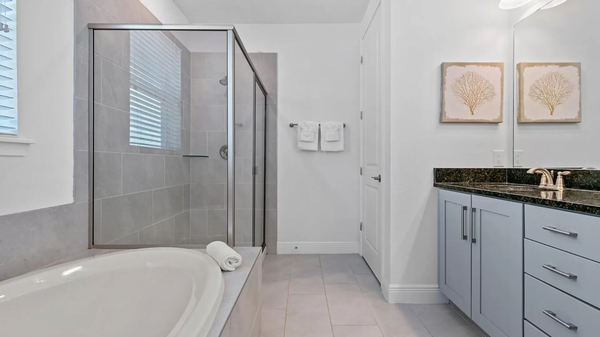Villa Orlandos Finest: 13 Bed For Rent6611 Kissimmee