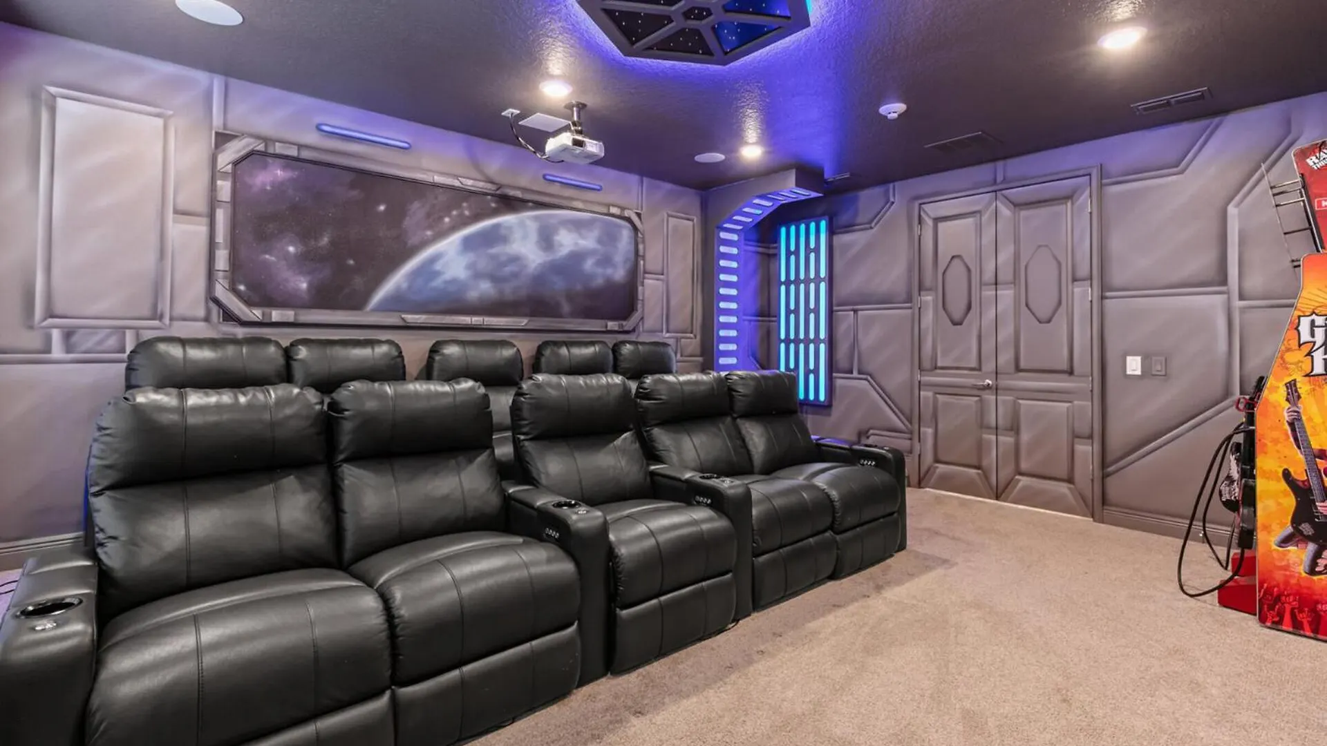Villa Orlandos Finest: 13 Bed For Rent6611 *