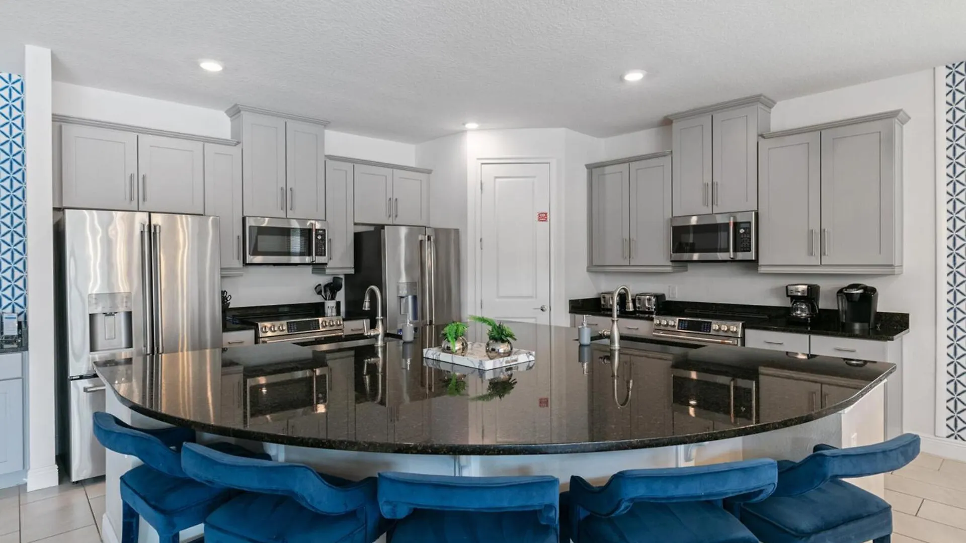 Orlandos Finest: 13 Bed For Rent6611 Villa *