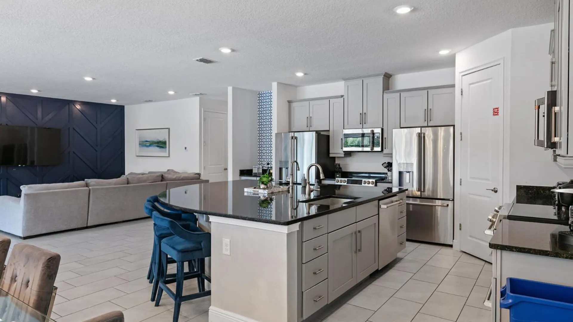 Orlandos Finest: 13 Bed For Rent6611 Villa Kissimmee
