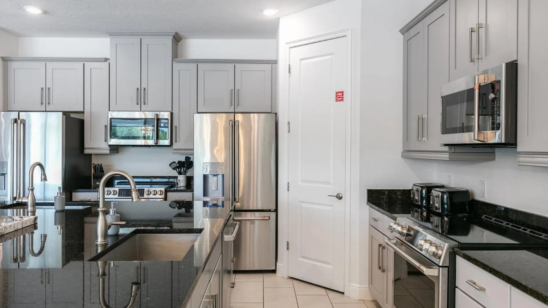 Orlandos Finest: 13 Bed For Rent6611 Villa Kissimmee