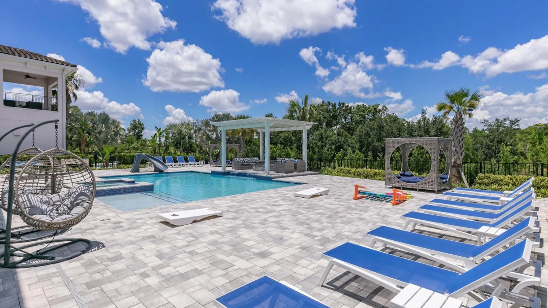 Villa Orlandos Finest: 13 Bed For Rent6611 Kissimmee