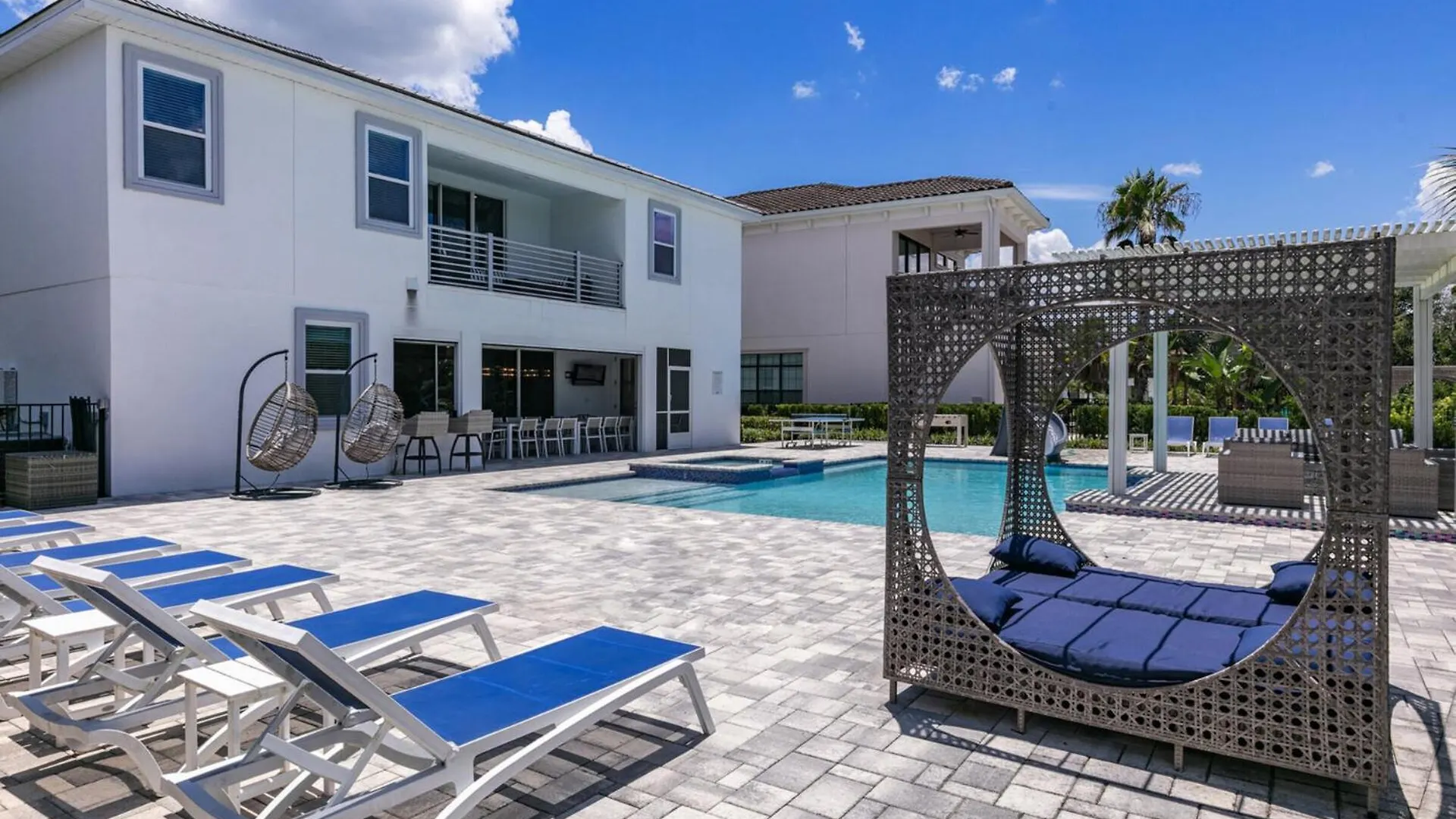 Orlandos Finest: 13 Bed For Rent6611