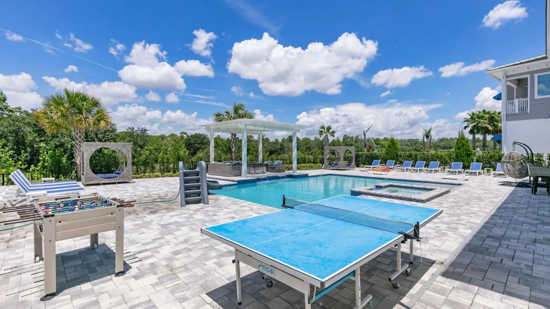 Villa Orlandos Finest: 13 Bed For Rent6611 Kissimmee