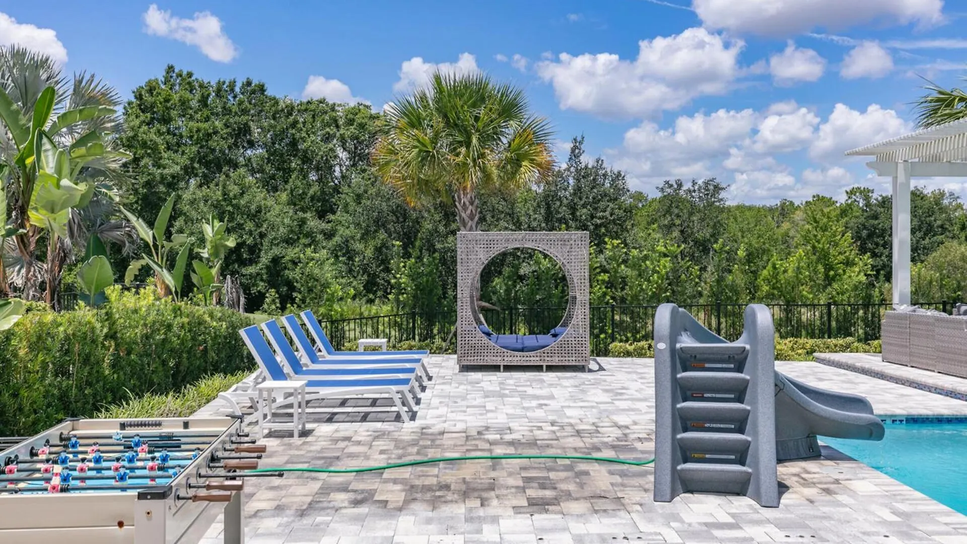 Villa Orlandos Finest: 13 Bed For Rent6611 Kissimmee