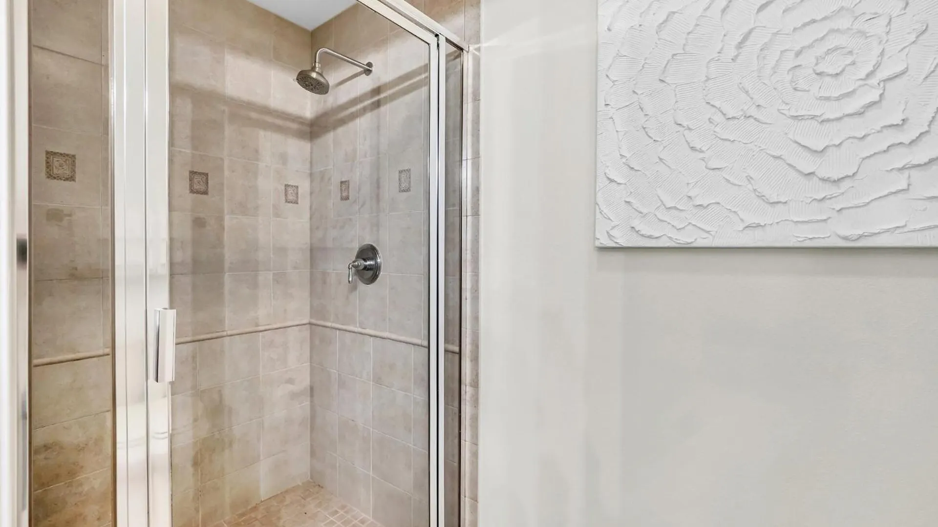 Beautifully Renovated 3 Bedroom Condo6567 Villa