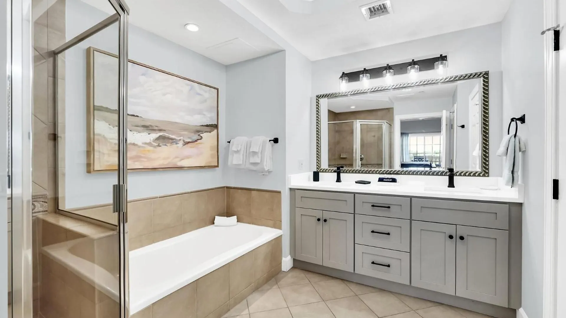 Beautifully Renovated 3 Bedroom Condo6567 Villa