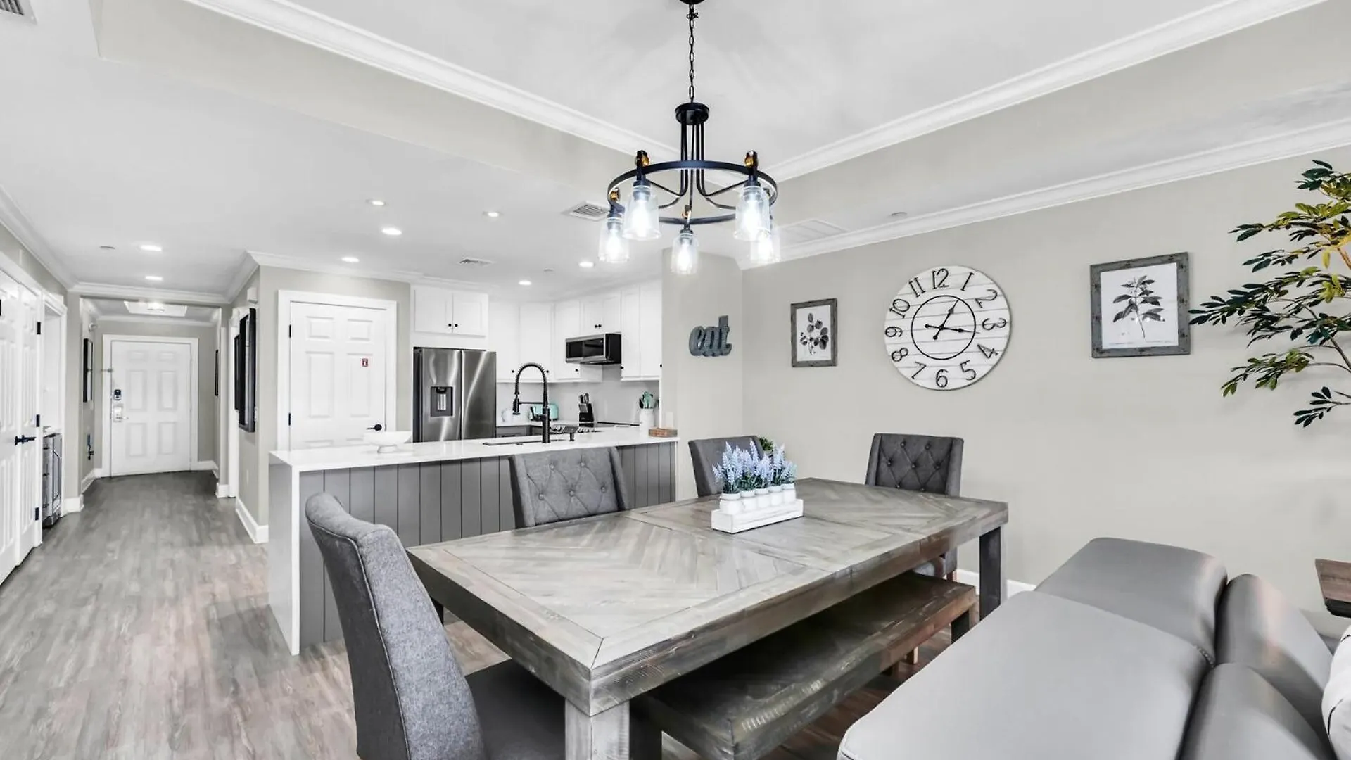 Beautifully Renovated 3 Bedroom Condo6567 Villa *