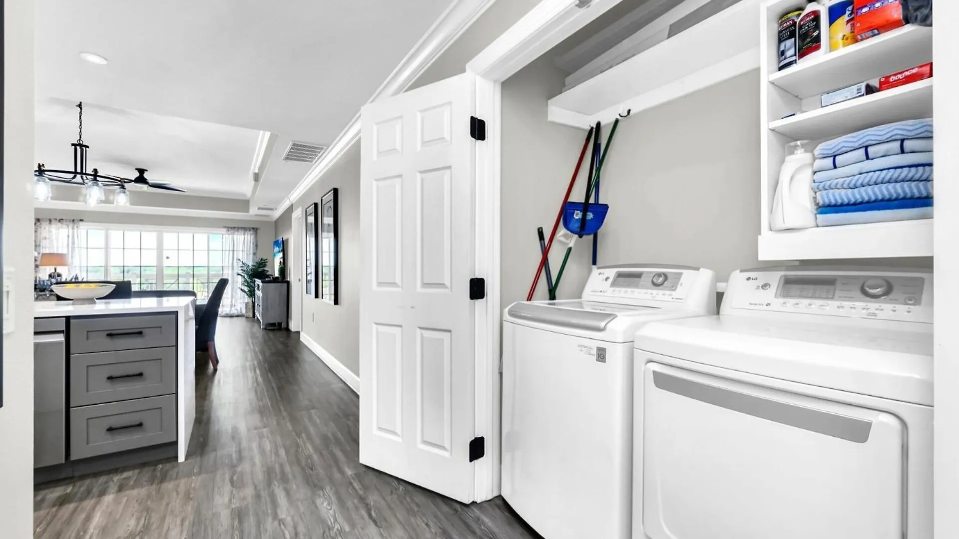 Beautifully Renovated 3 Bedroom Condo6567 Villa *