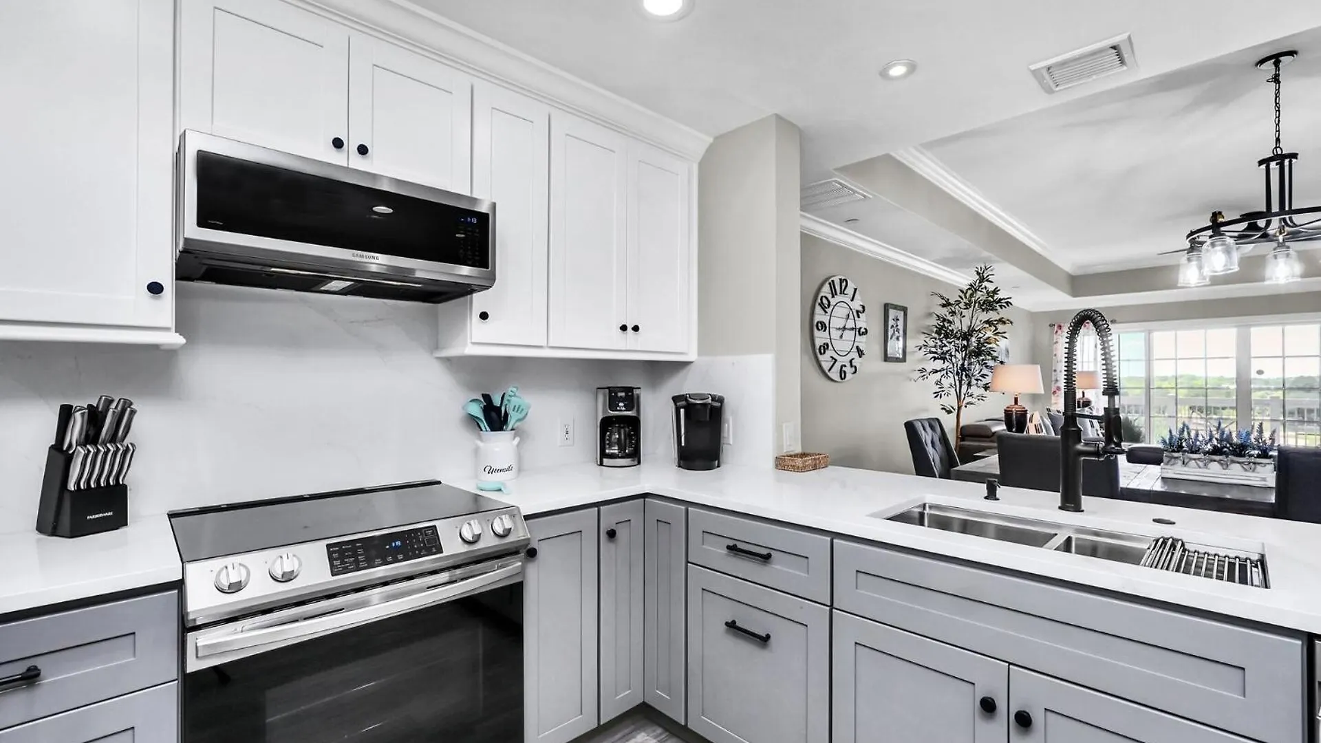 Beautifully Renovated 3 Bedroom Condo6567 Kissimmee