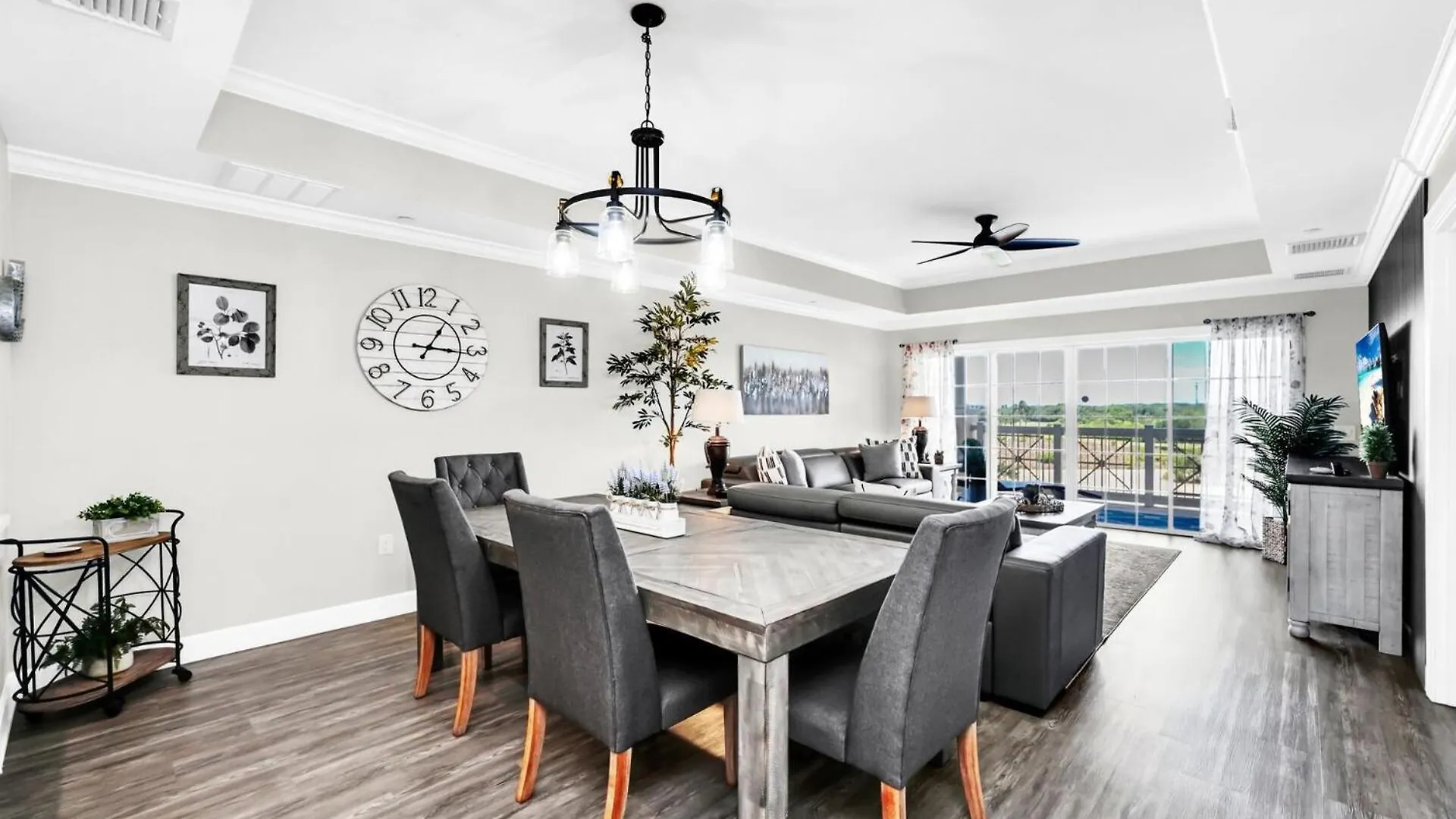 Beautifully Renovated 3 Bedroom Condo6567