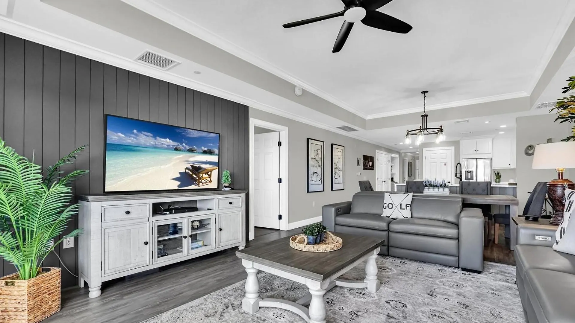 Beautifully Renovated 3 Bedroom Condo6567 Villa *