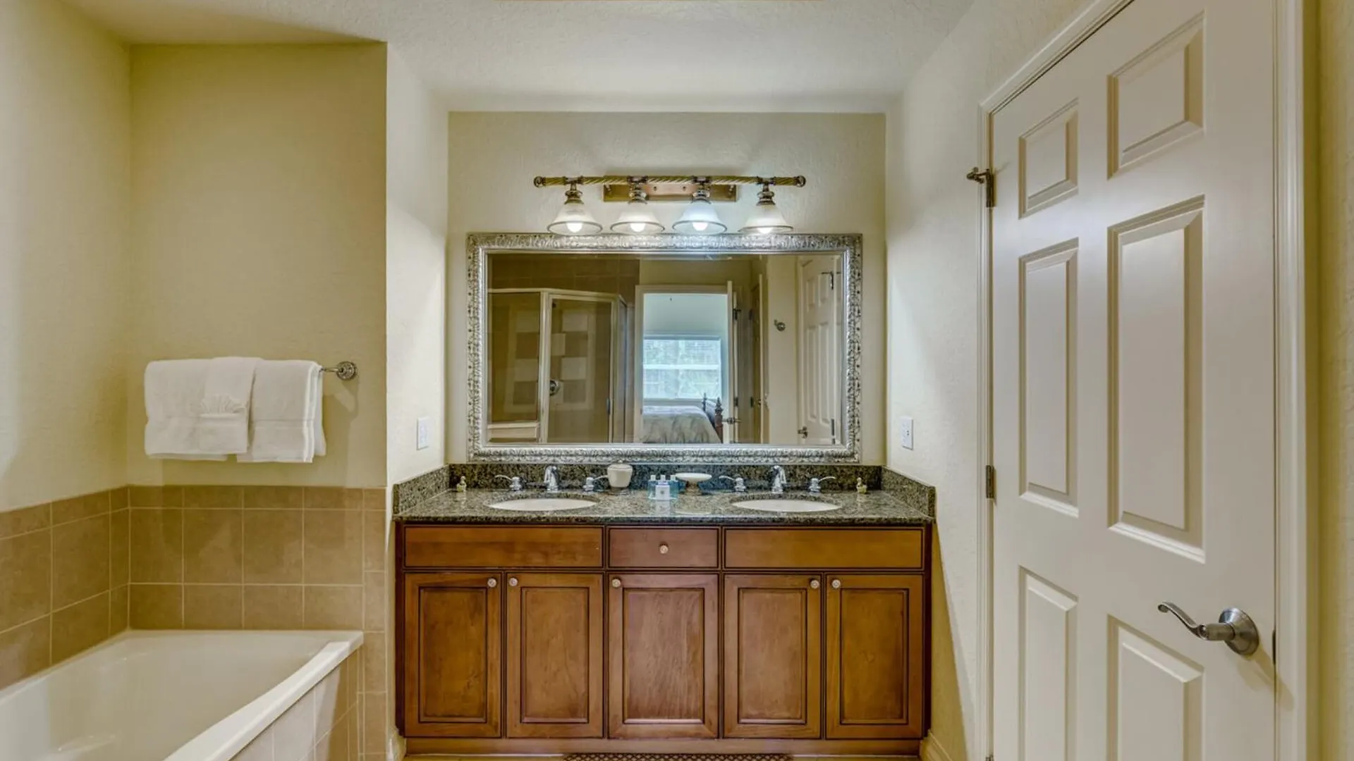 Villa Orlando Oasis: 3 Bedroom Retreat6563