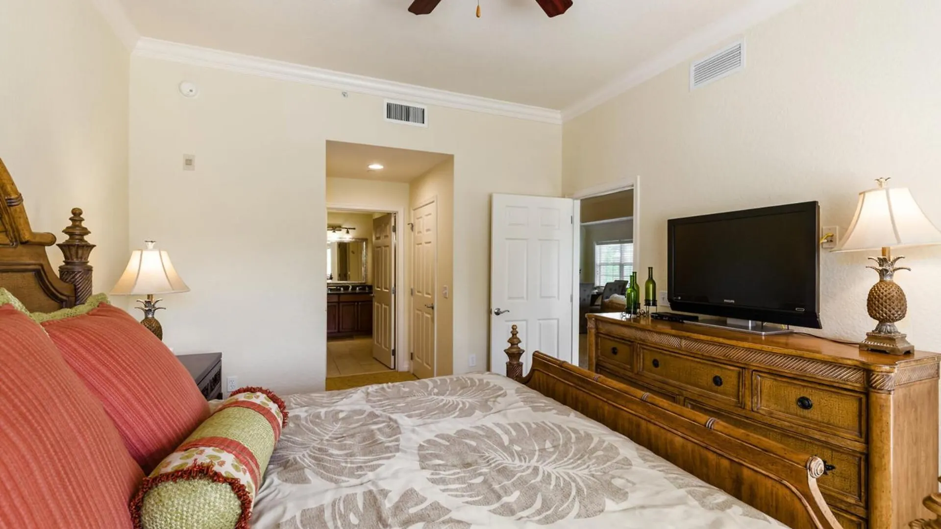 Orlando Oasis: 3 Bedroom Retreat6563 Villa Kissimmee