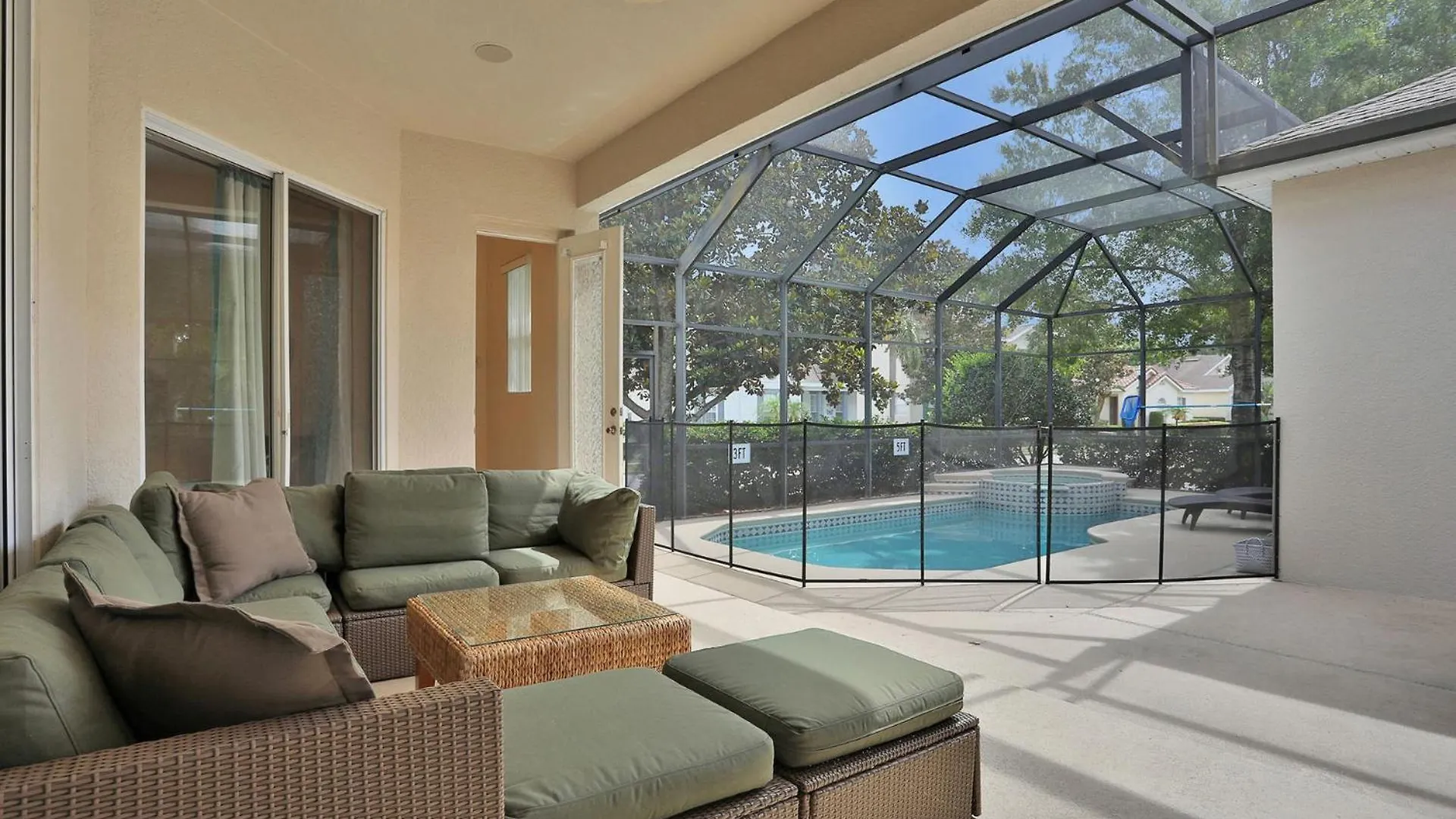 Paradise Found: Charming 5 Bedroom Villa6564 Villa Kissimmee