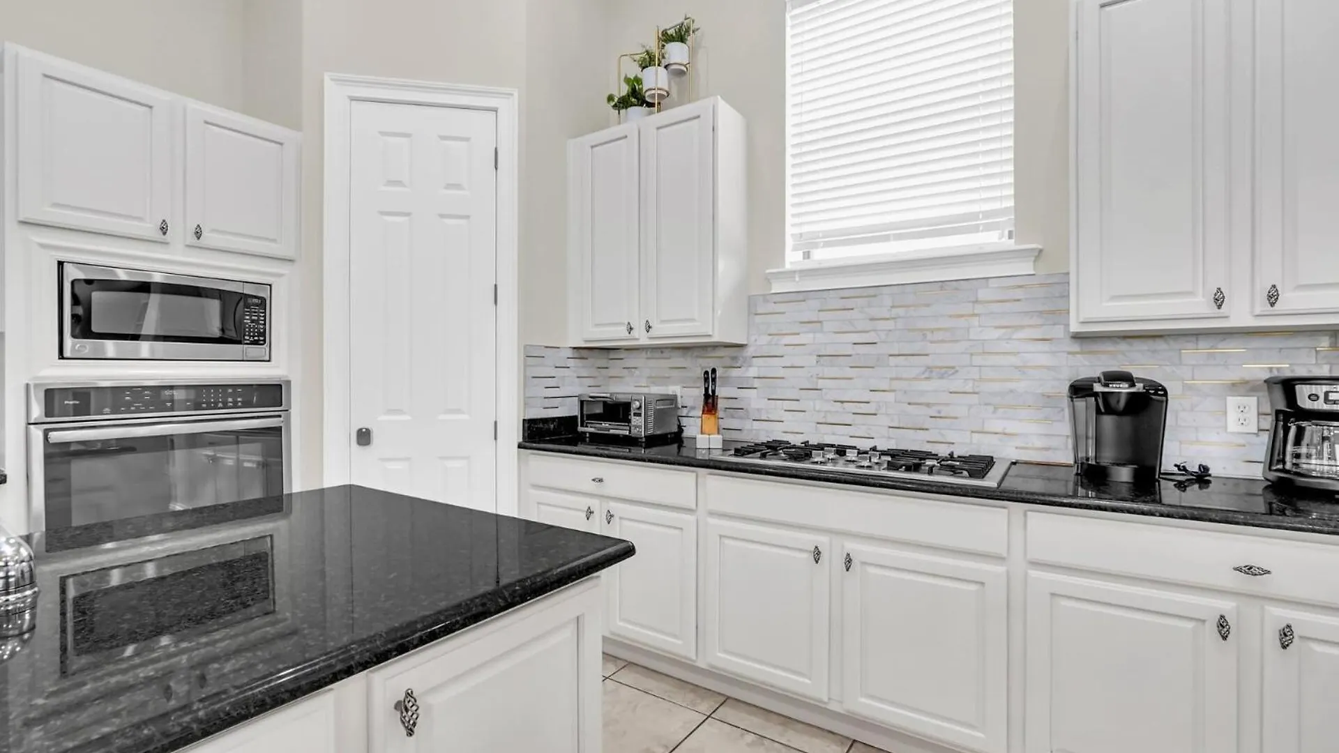 Luxury Living: 6 Bedroom In Orlando6555 Villa Kissimmee