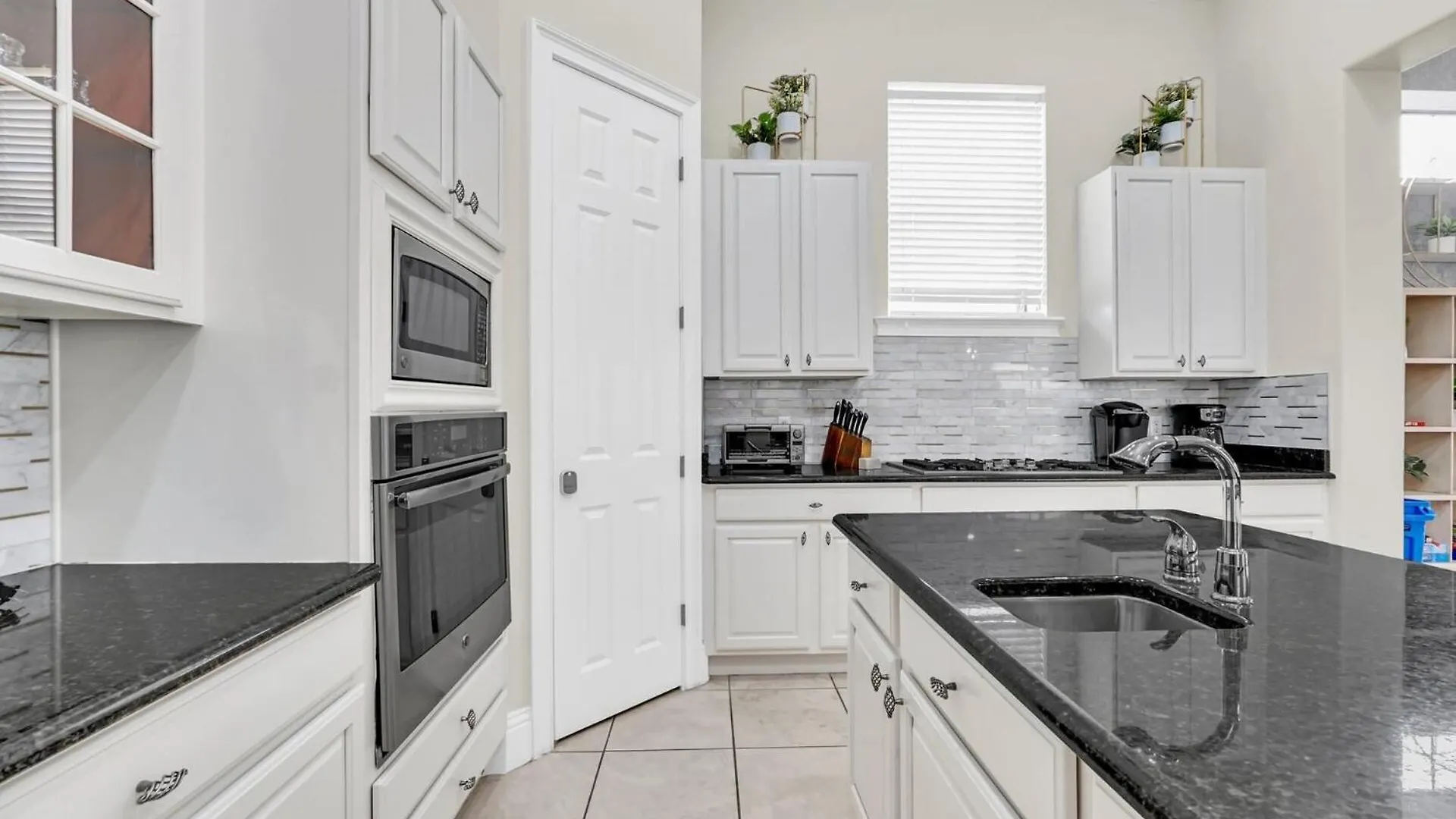 Luxury Living: 6 Bedroom In Orlando6555