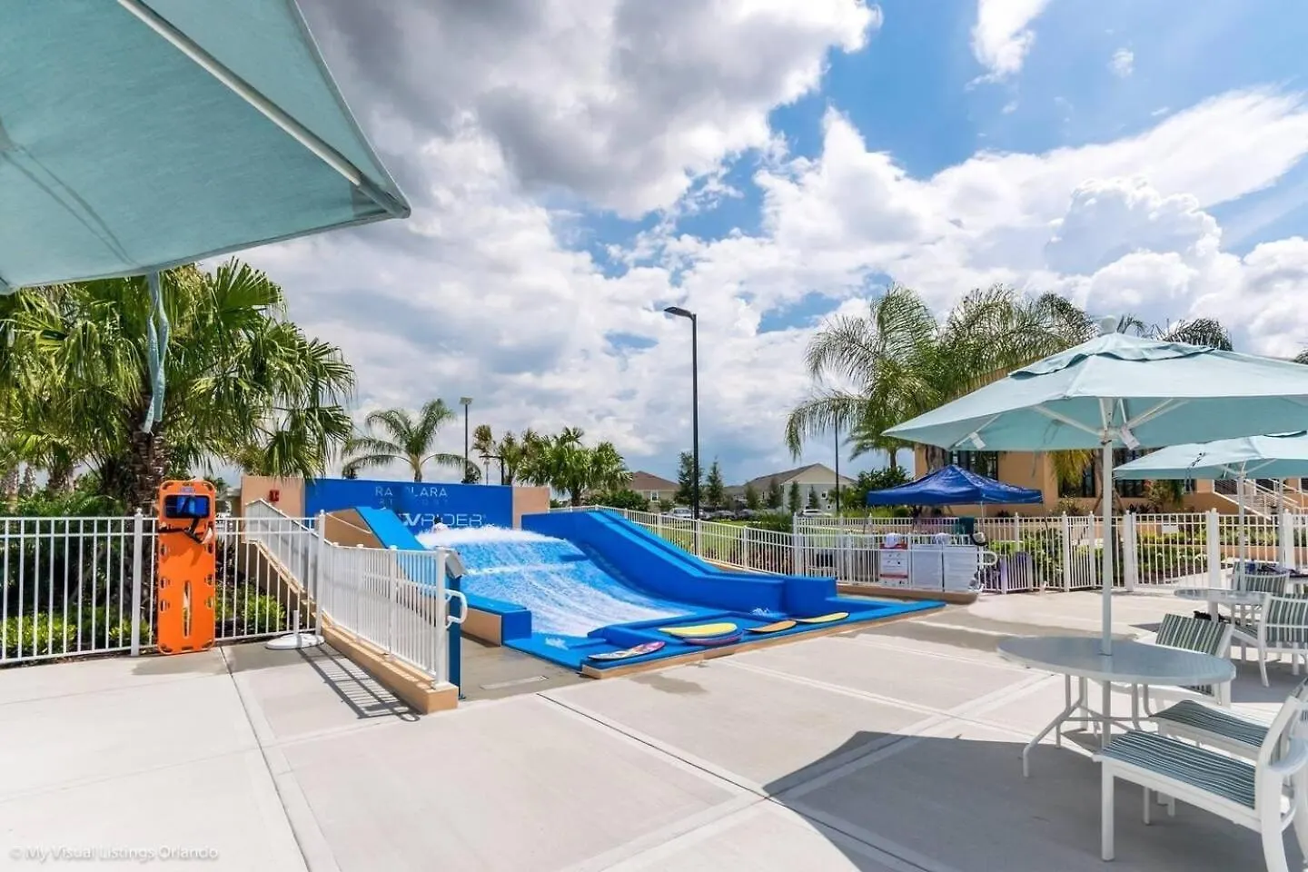 Coconut Breeze Near Parks 25 Guests Located In Solara