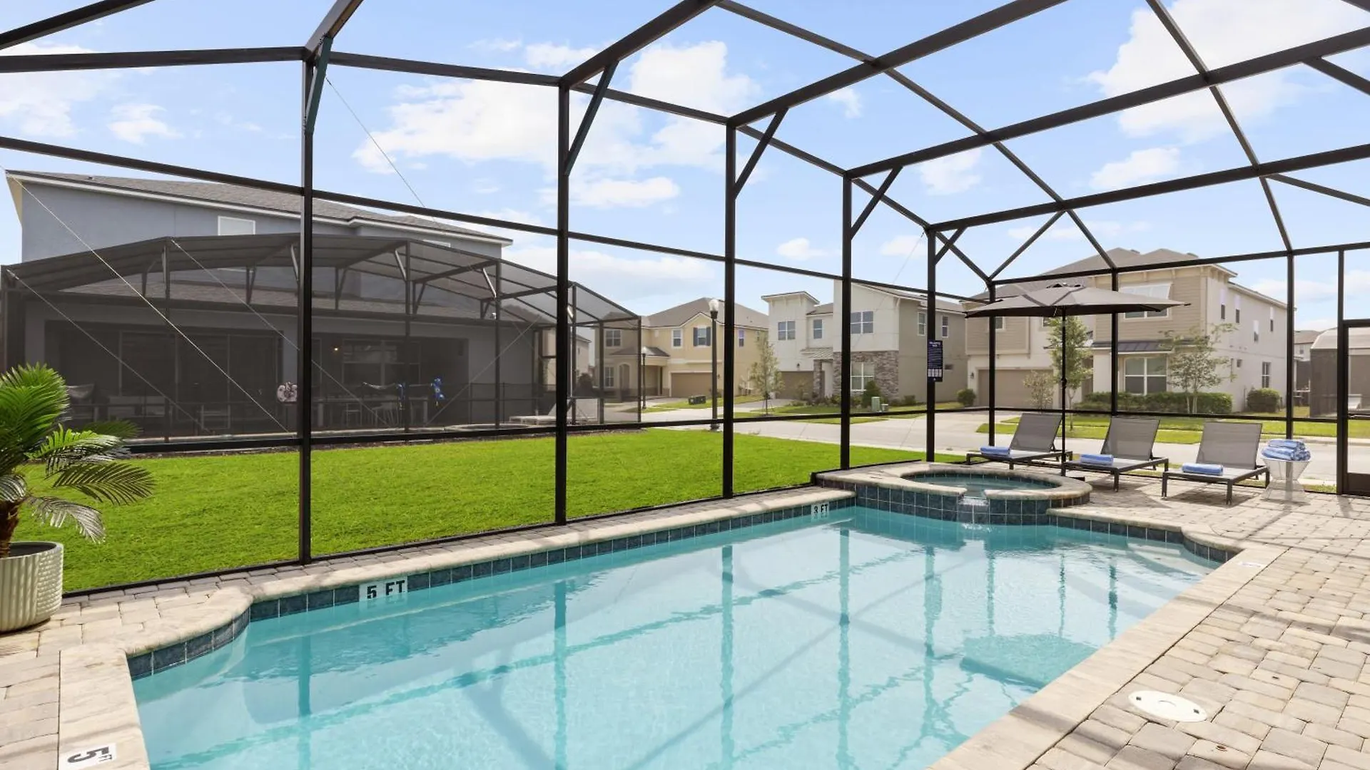 Coconut Breeze Near Parks 25 Guests Located In Solara