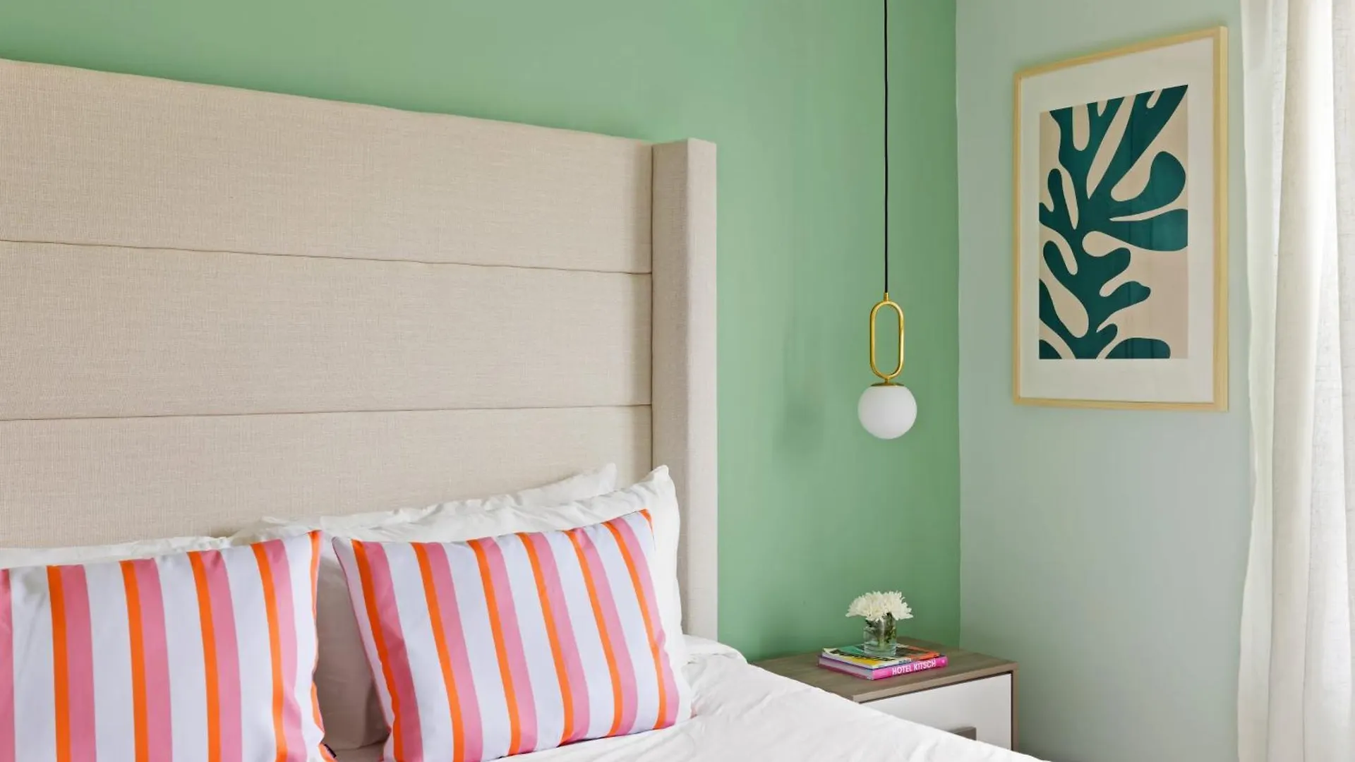 Coconut Breeze Near Parks 25 Guests Located In Solara