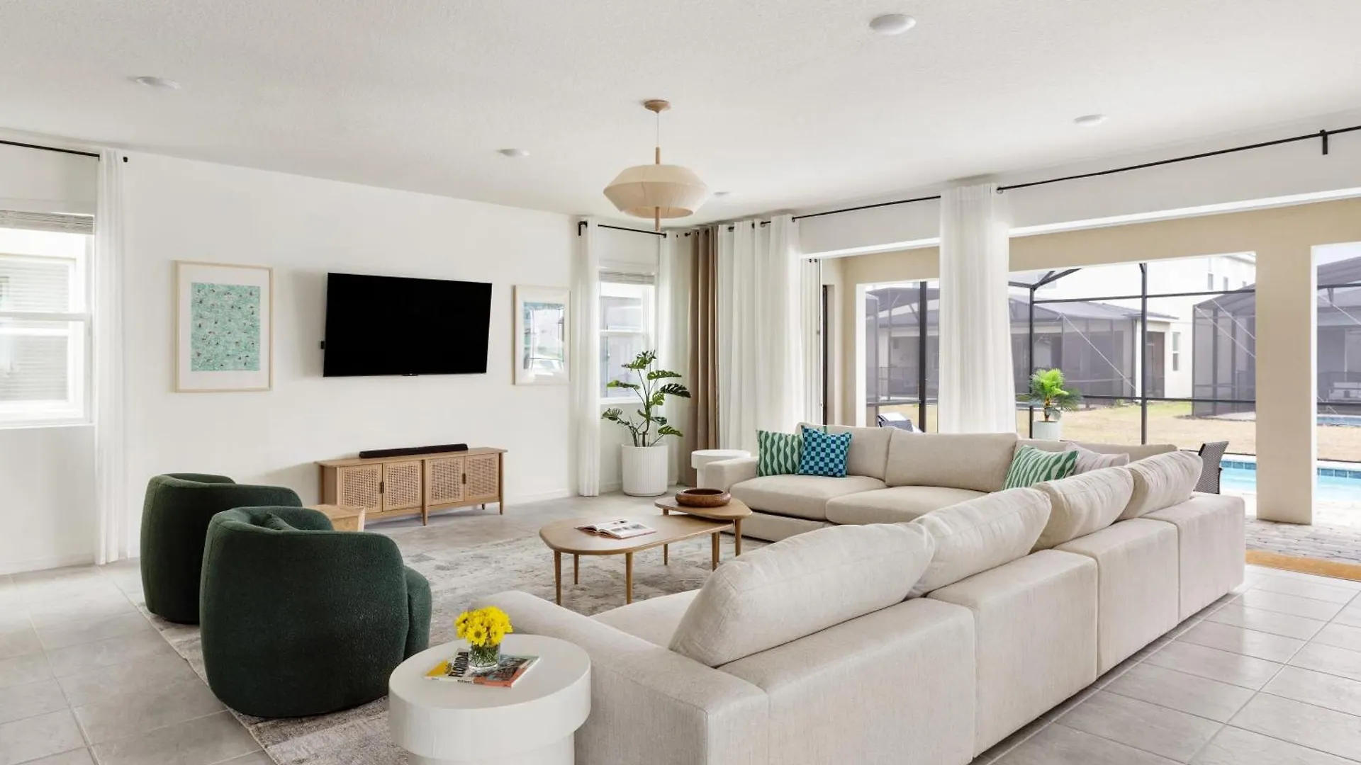 Coconut Breeze Near Parks 25 Guests Located In Solara