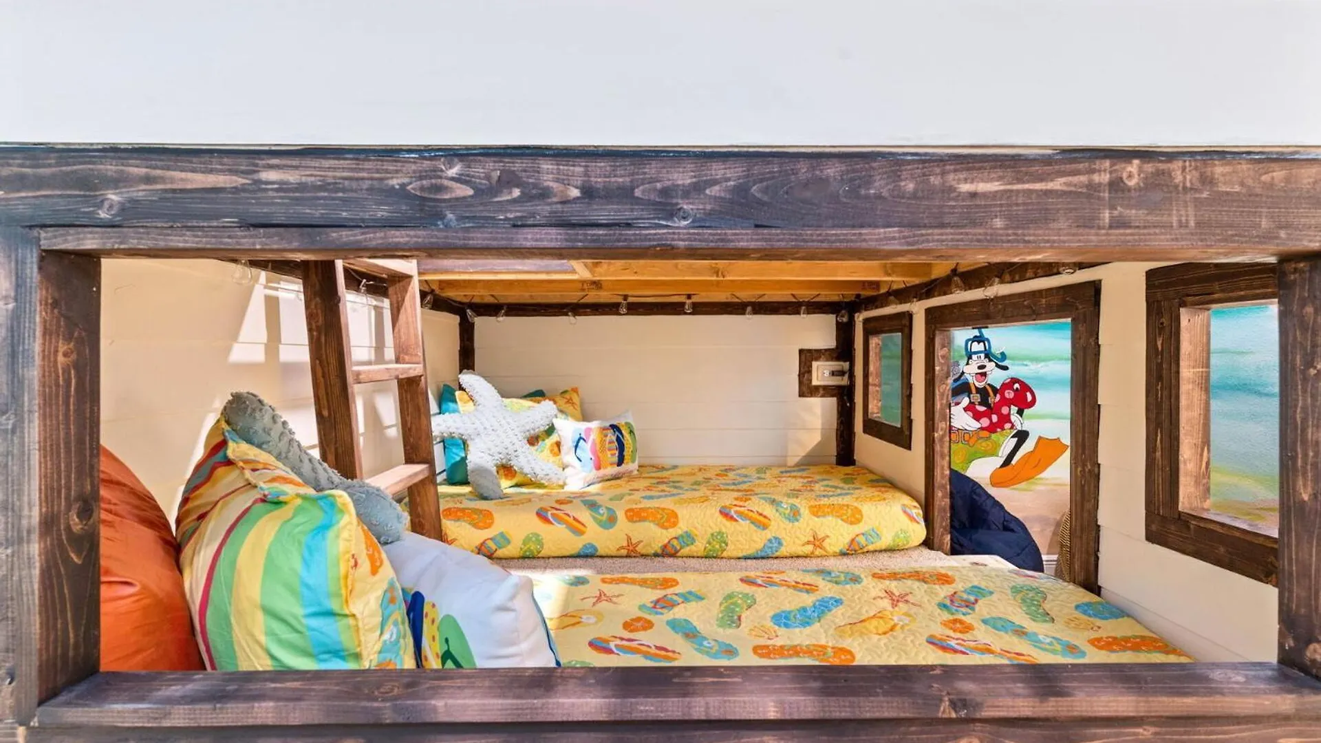 Rent The Perfect 4 Bedroom Reunion 1018 *