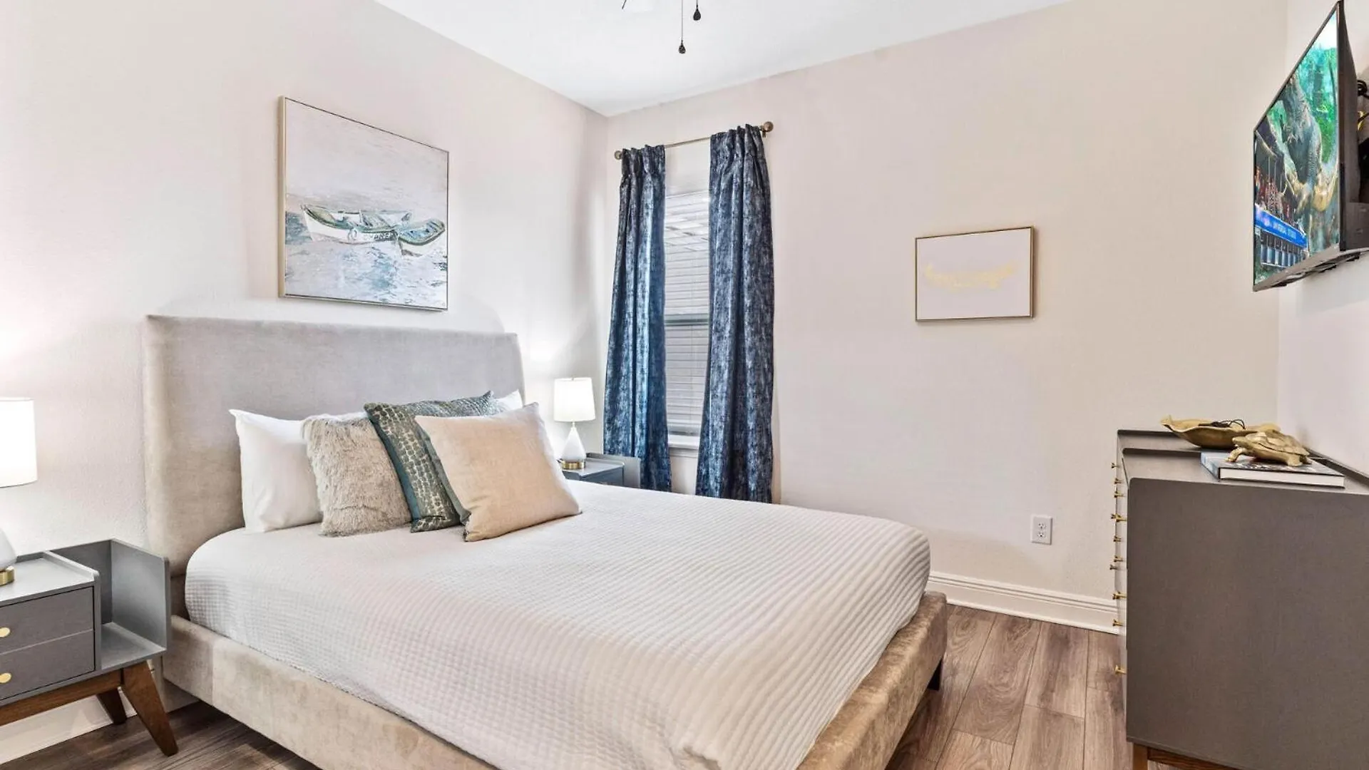 Rent The Perfect 4 Bedroom Reunion 1018 Villa